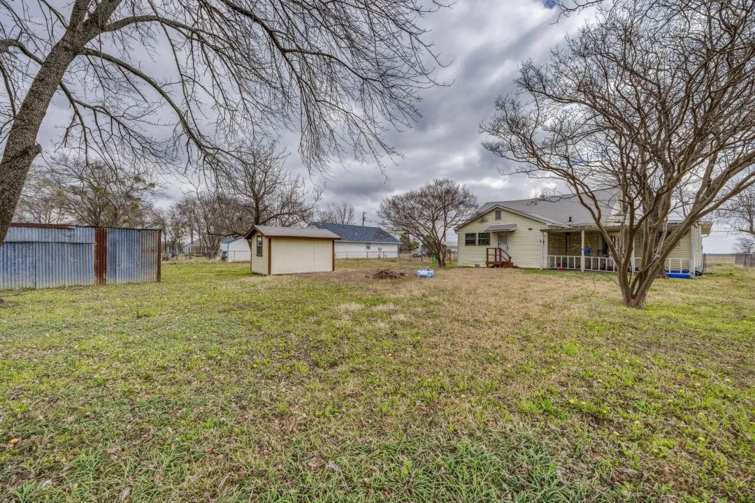 Single Family Residence For Sale in Fannin County , 308 N Bois D Arc Street, Savoy, Texas 75479, 3 Bedroom, 1 Bathroom, Garage spaces, 1,245 Sqft, built in 1950, mls#21194017, Real Estate Agent in Savoy, Homes For Sale in Fannin county, Homes For Sale in Savoy, Realtor in Savoy Texas, Real Estate Brokerage Independent Realty Texas, Luminita Cordes Realtor