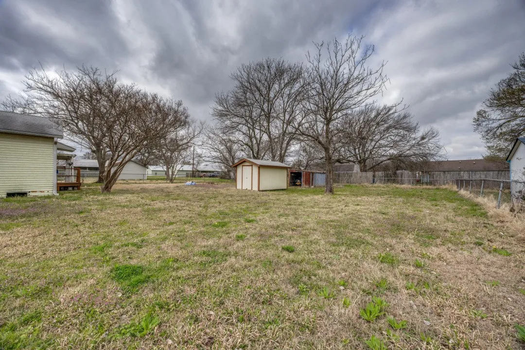 Single Family Residence For Sale in Fannin County , 308 N Bois D Arc Street, Savoy, Texas 75479, 3 Bedroom, 1 Bathroom, Garage spaces, 1,245 Sqft, built in 1950, mls#21194017, Real Estate Agent in Savoy, Homes For Sale in Fannin county, Homes For Sale in Savoy, Realtor in Savoy Texas, Real Estate Brokerage Independent Realty Texas, Luminita Cordes Realtor