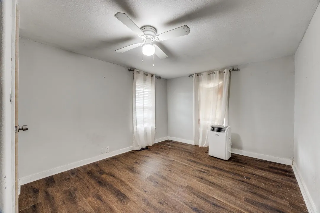Single Family Residence For Sale in Fannin County , 308 N Bois D Arc Street, Savoy, Texas 75479, 3 Bedroom, 1 Bathroom, Garage spaces, 1,245 Sqft, built in 1950, mls#21194017, Real Estate Agent in Savoy, Homes For Sale in Fannin county, Homes For Sale in Savoy, Realtor in Savoy Texas, Real Estate Brokerage Independent Realty Texas, Luminita Cordes Realtor