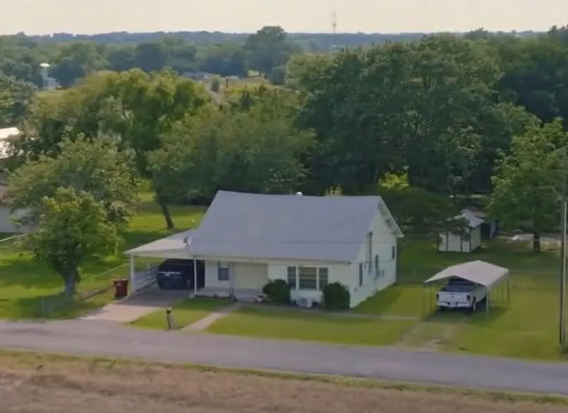 Single Family Residence For Sale in Fannin County , 308 N Bois D Arc Street, Savoy, Texas 75479, 3 Bedroom, 1 Bathroom, Garage spaces, 1,245 Sqft, built in 1950, mls#21194017, Real Estate Agent in Savoy, Homes For Sale in Fannin county, Homes For Sale in Savoy, Realtor in Savoy Texas, Real Estate Brokerage Independent Realty Texas, Luminita Cordes Realtor