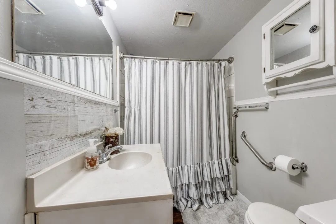 Single Family Residence For Sale in Fannin County , 308 N Bois D Arc Street, Savoy, Texas 75479, 3 Bedroom, 1 Bathroom, Garage spaces, 1,245 Sqft, built in 1950, mls#21194017, Real Estate Agent in Savoy, Homes For Sale in Fannin county, Homes For Sale in Savoy, Realtor in Savoy Texas, Real Estate Brokerage Independent Realty Texas, Luminita Cordes Realtor