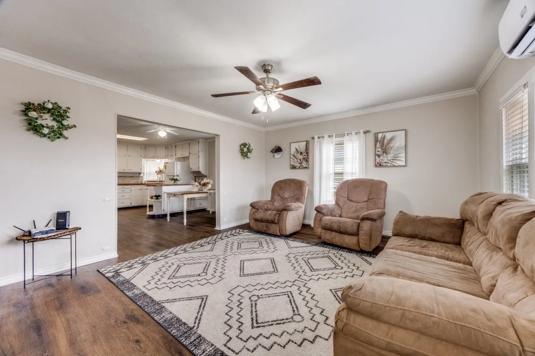 Single Family Residence For Sale in Fannin County , 308 N Bois D Arc Street, Savoy, Texas 75479, 3 Bedroom, 1 Bathroom, Garage spaces, 1,245 Sqft, built in 1950, mls#21194017, Real Estate Agent in Savoy, Homes For Sale in Fannin county, Homes For Sale in Savoy, Realtor in Savoy Texas, Real Estate Brokerage Independent Realty Texas, Luminita Cordes Realtor