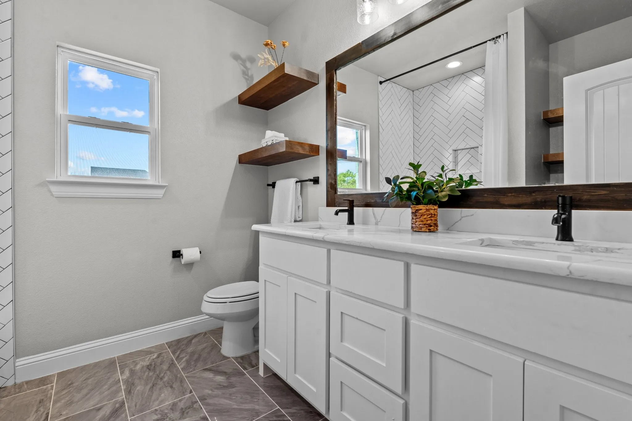 Single Family Residence For Sale in Parker County , 2100 Shady Grove Road, Weatherford, Texas 76088, 4 Bedroom, 3 Bathroom, 2 Garage spaces, 2,467 Sqft, built in 2023, mls#21194053, Real Estate Agent in Weatherford, Homes For Sale in Parker county, Homes For Sale in Weatherford, Realtor in Weatherford Texas, Real Estate Brokerage Independent Realty Texas, Luminita Cordes Realtor