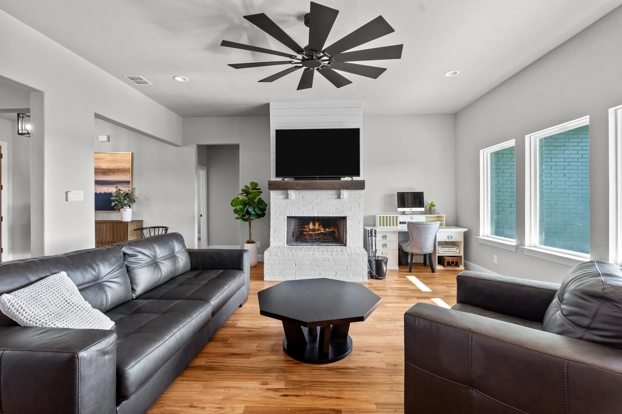 Single Family Residence For Sale in Parker County , 2100 Shady Grove Road, Weatherford, Texas 76088, 4 Bedroom, 3 Bathroom, 2 Garage spaces, 2,467 Sqft, built in 2023, mls#21194053, Real Estate Agent in Weatherford, Homes For Sale in Parker county, Homes For Sale in Weatherford, Realtor in Weatherford Texas, Real Estate Brokerage Independent Realty Texas, Luminita Cordes Realtor
