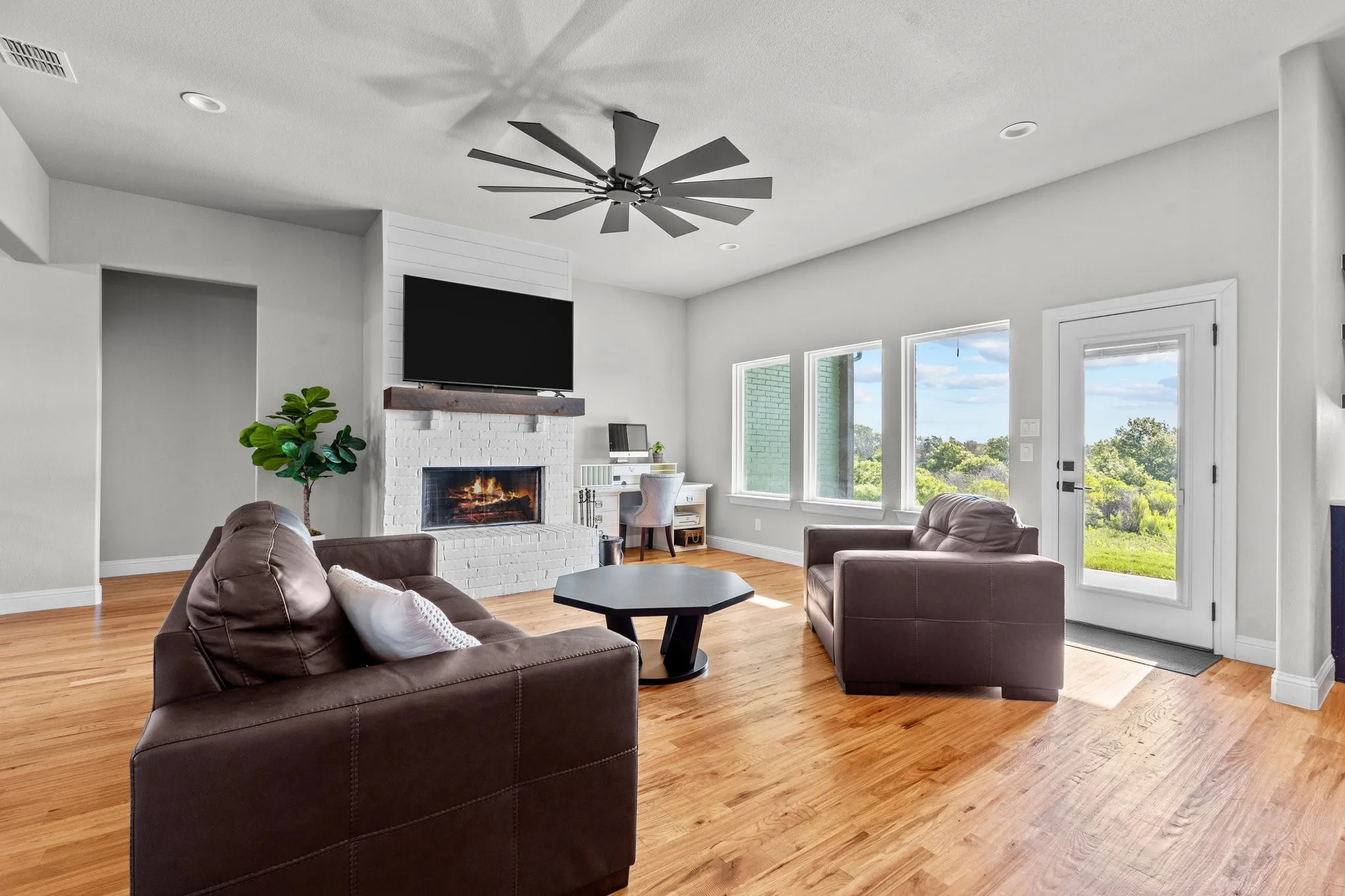 Single Family Residence For Sale in Parker County , 2100 Shady Grove Road, Weatherford, Texas 76088, 4 Bedroom, 3 Bathroom, 2 Garage spaces, 2,467 Sqft, built in 2023, mls#21194053, Real Estate Agent in Weatherford, Homes For Sale in Parker county, Homes For Sale in Weatherford, Realtor in Weatherford Texas, Real Estate Brokerage Independent Realty Texas, Luminita Cordes Realtor