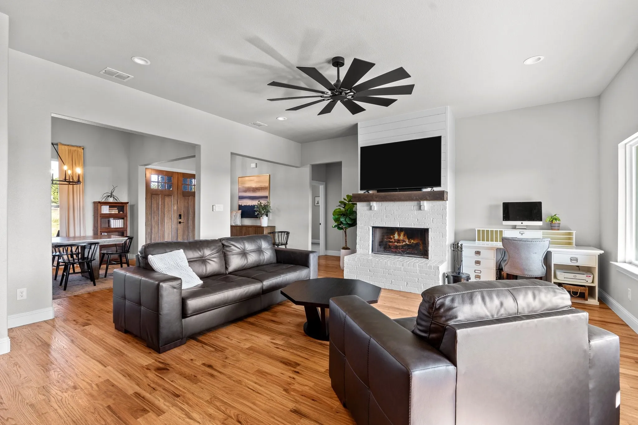Single Family Residence For Sale in Parker County , 2100 Shady Grove Road, Weatherford, Texas 76088, 4 Bedroom, 3 Bathroom, 2 Garage spaces, 2,467 Sqft, built in 2023, mls#21194053, Real Estate Agent in Weatherford, Homes For Sale in Parker county, Homes For Sale in Weatherford, Realtor in Weatherford Texas, Real Estate Brokerage Independent Realty Texas, Luminita Cordes Realtor