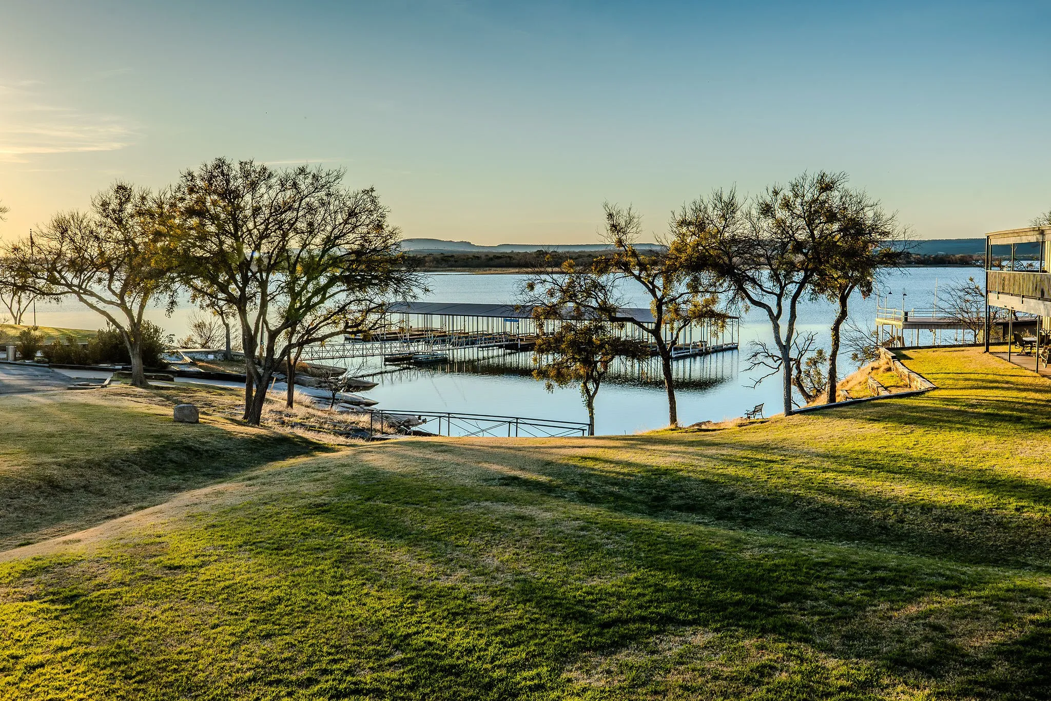 The Landing Condos amenities package includes a community boat ramp and dock with courtesy slips for use while you are at thhe lake. This location is in deep water on the northern side of the PK Peninsula.