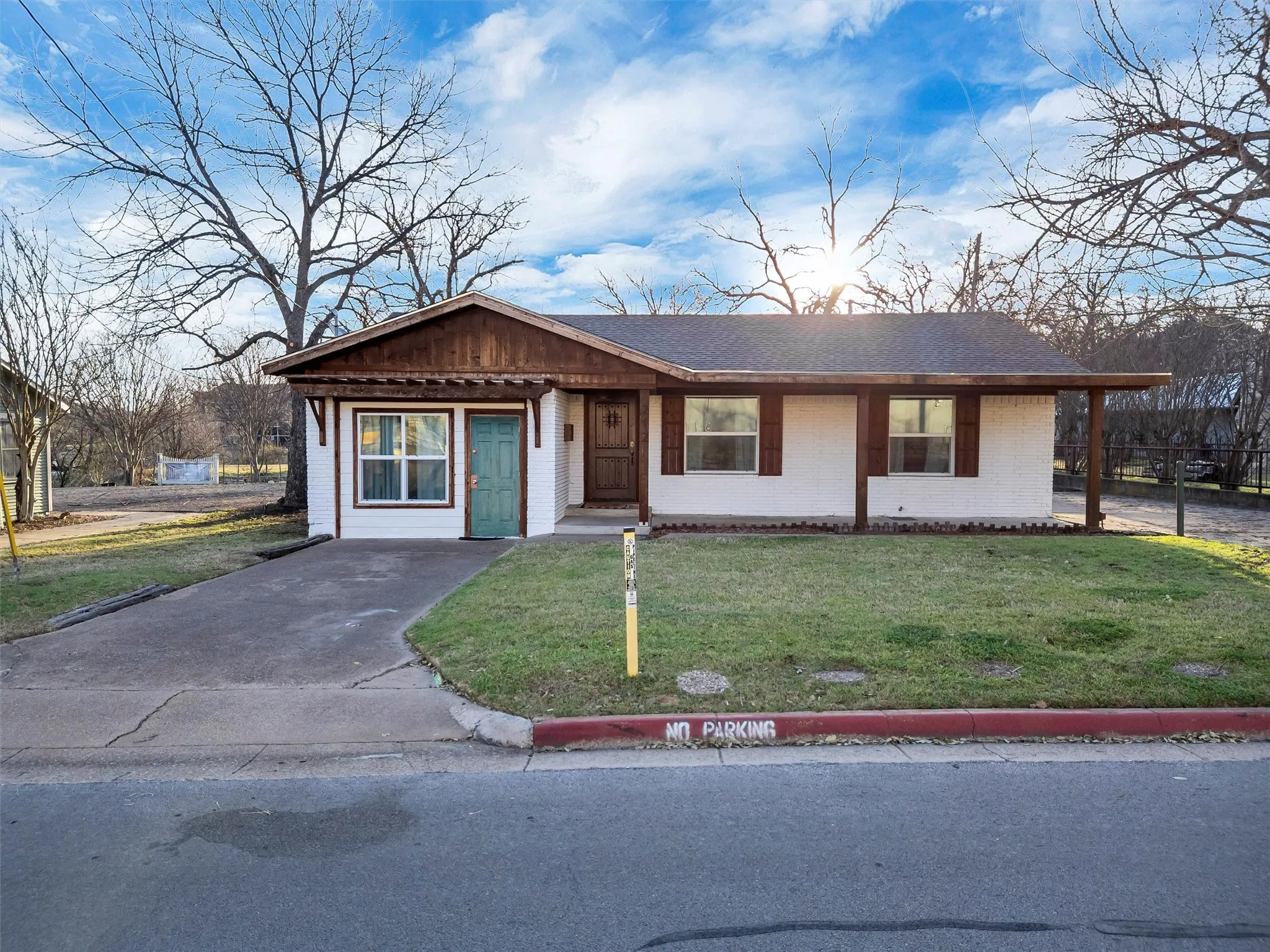 Hotel/Motel For Sale in Hood County , 212 N Crockett Street, Granbury, Texas 76048, 0, 0, Garage spaces, 0 Sqft, built in 1964, Preowned, mls#21191680, Real Estate Agent in Granbury, Homes For Sale in Hood county, Homes For Sale in Granbury, Realtor in Granbury Texas, Real Estate Brokerage Independent Realty Texas, Luminita Cordes Realtor