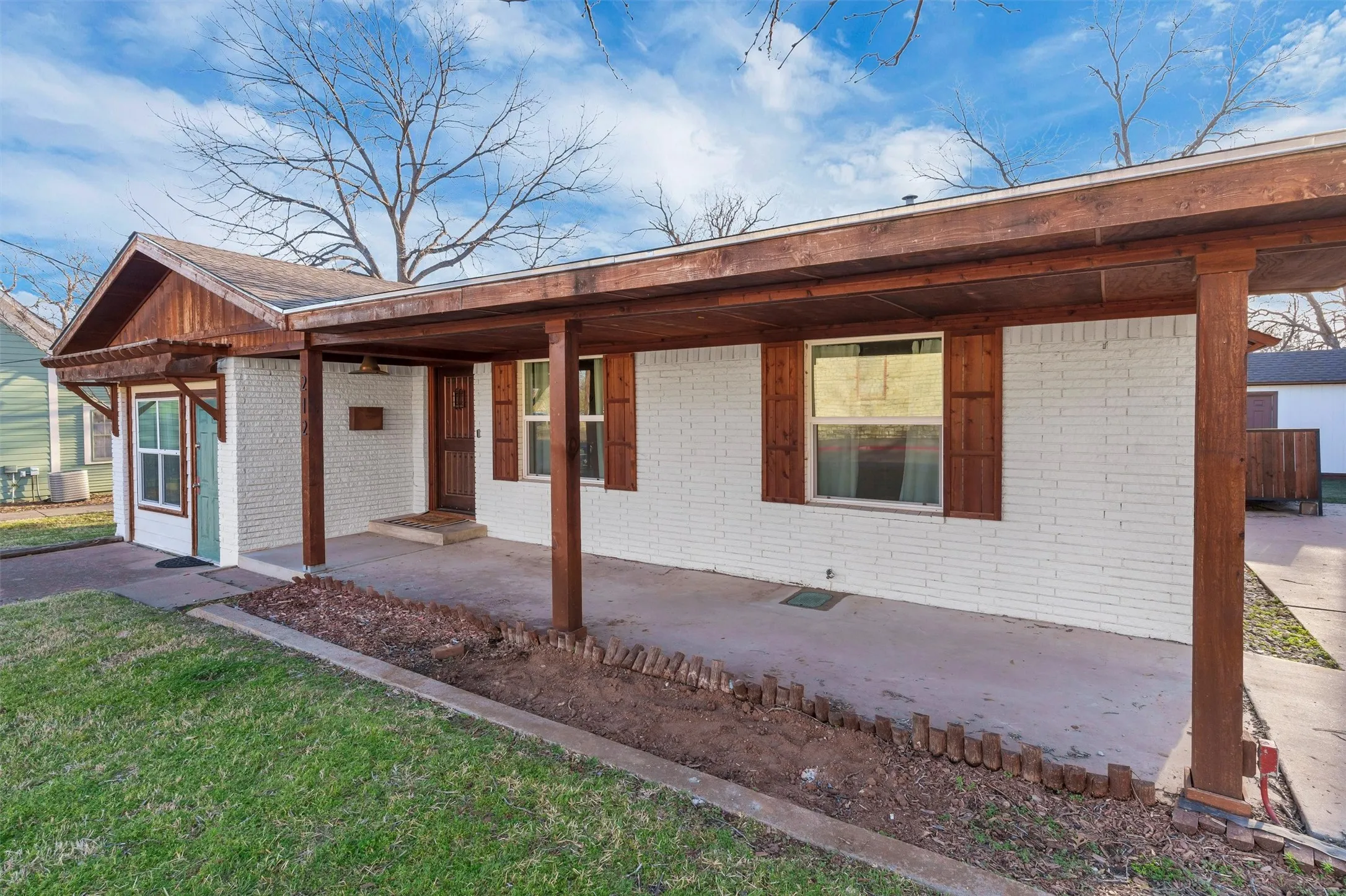 Hotel/Motel For Sale in Hood County , 212 N Crockett Street, Granbury, Texas 76048, 0, 0, Garage spaces, 0 Sqft, built in 1964, Preowned, mls#21191680, Real Estate Agent in Granbury, Homes For Sale in Hood county, Homes For Sale in Granbury, Realtor in Granbury Texas, Real Estate Brokerage Independent Realty Texas, Luminita Cordes Realtor