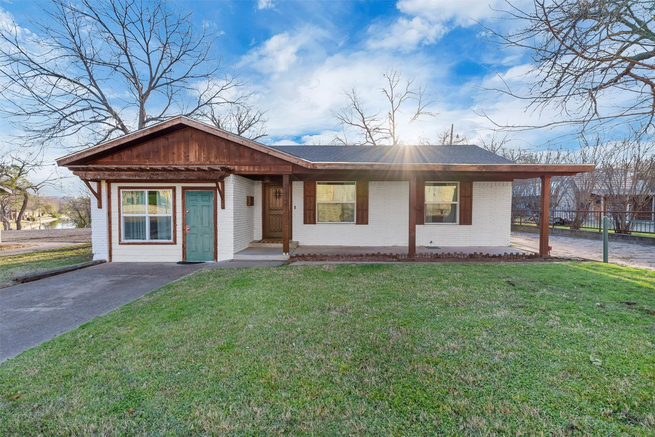 Hotel/Motel For Sale in Hood County , 212 N Crockett Street, Granbury, Texas 76048, 0, 0, Garage spaces, 0 Sqft, built in 1964, Preowned, mls#21191680, Real Estate Agent in Granbury, Homes For Sale in Hood county, Homes For Sale in Granbury, Realtor in Granbury Texas, Real Estate Brokerage Independent Realty Texas, Luminita Cordes Realtor