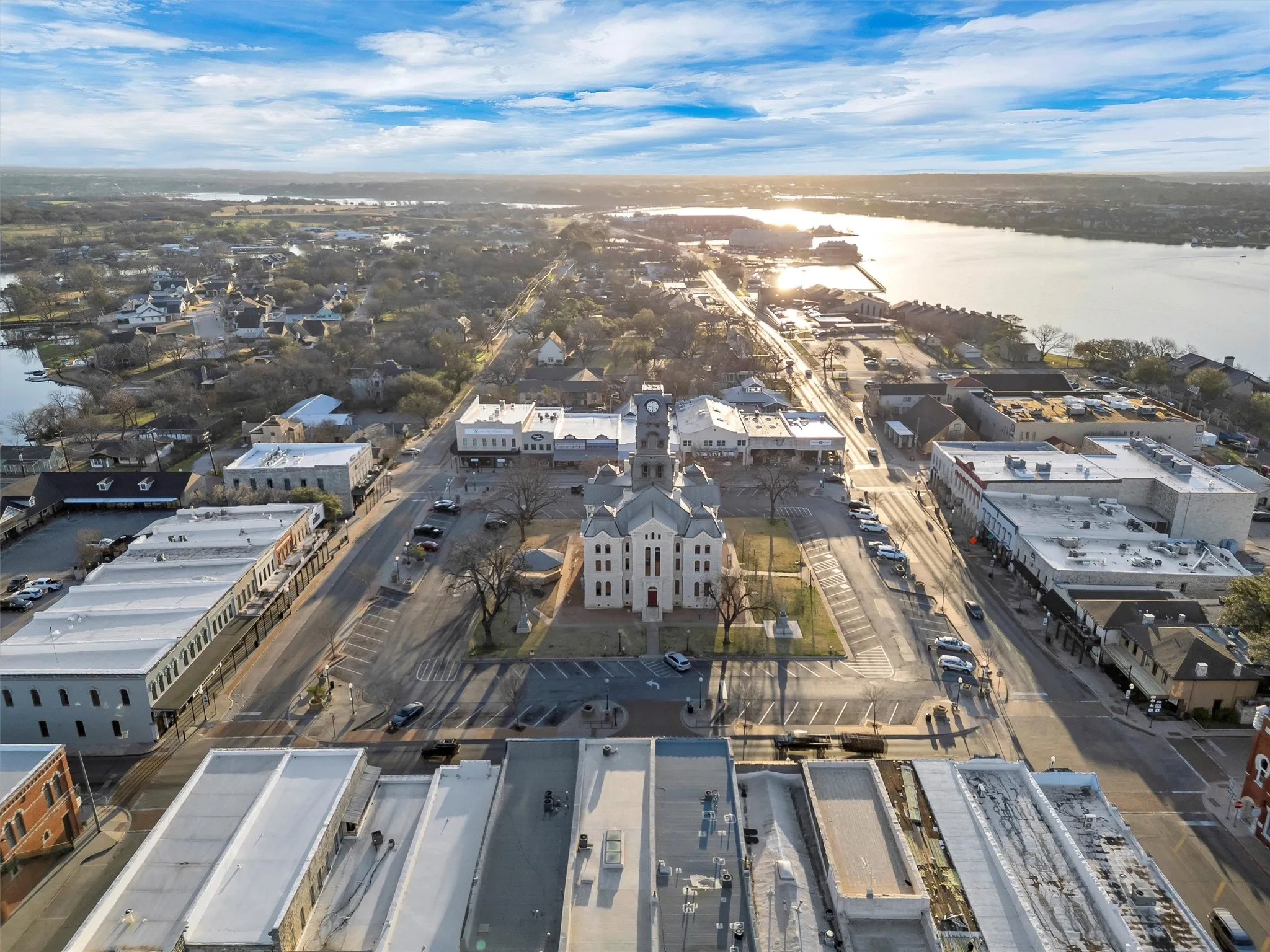 Hotel/Motel For Sale in Hood County , 212 N Crockett Street, Granbury, Texas 76048, 0, 0, Garage spaces, 0 Sqft, built in 1964, Preowned, mls#21191680, Real Estate Agent in Granbury, Homes For Sale in Hood county, Homes For Sale in Granbury, Realtor in Granbury Texas, Real Estate Brokerage Independent Realty Texas, Luminita Cordes Realtor