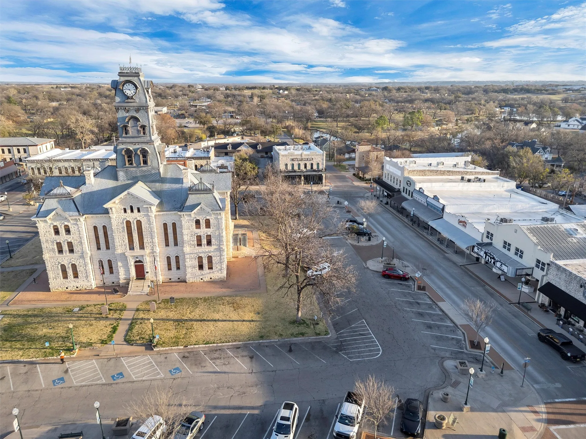 Hotel/Motel For Sale in Hood County , 212 N Crockett Street, Granbury, Texas 76048, 0, 0, Garage spaces, 0 Sqft, built in 1964, Preowned, mls#21191680, Real Estate Agent in Granbury, Homes For Sale in Hood county, Homes For Sale in Granbury, Realtor in Granbury Texas, Real Estate Brokerage Independent Realty Texas, Luminita Cordes Realtor