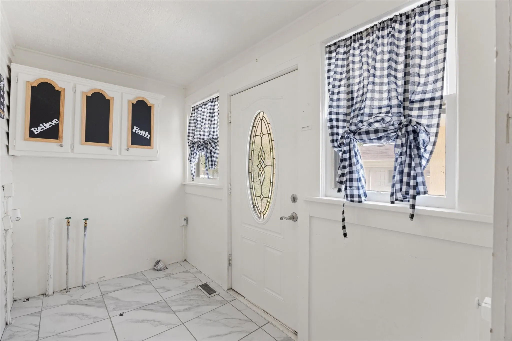 Single Family Residence For Sale in Erath County , 330 E Mcneill Street, Stephenville, Texas 76401, 3 Bedroom, 2 Bathroom, Garage spaces, 2,145 Sqft, built in 1920, Preowned, mls#21194063, Real Estate Agent in Stephenville, Homes For Sale in Erath county, Homes For Sale in Stephenville, Realtor in Stephenville Texas, Real Estate Brokerage Independent Realty Texas, Luminita Cordes Realtor