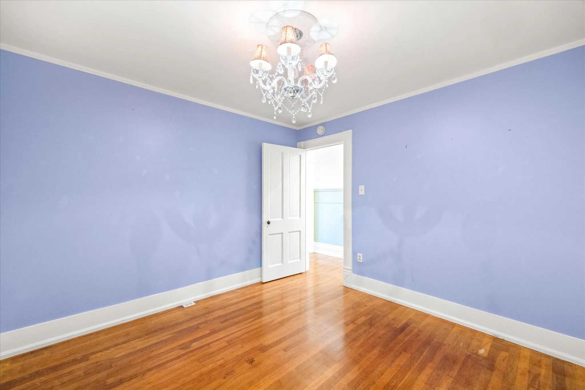 Single Family Residence For Sale in Erath County , 330 E Mcneill Street, Stephenville, Texas 76401, 3 Bedroom, 2 Bathroom, Garage spaces, 2,145 Sqft, built in 1920, Preowned, mls#21194063, Real Estate Agent in Stephenville, Homes For Sale in Erath county, Homes For Sale in Stephenville, Realtor in Stephenville Texas, Real Estate Brokerage Independent Realty Texas, Luminita Cordes Realtor