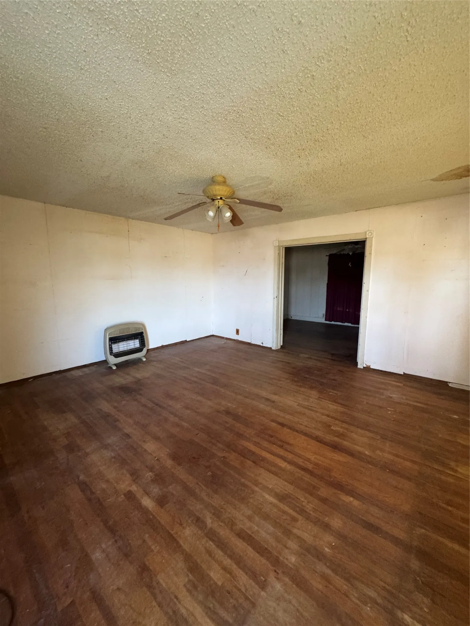Single Family Residence For Sale in Jones County , 698 E Goeth Street, Lueders, Texas 79533, 3 Bedroom, 1 Bathroom, Garage spaces, 1,711 Sqft, built in 1948, Preowned, mls#21194150, Real Estate Agent in Lueders, Homes For Sale in Jones county, Homes For Sale in Lueders, Realtor in Lueders Texas, Real Estate Brokerage Independent Realty Texas, Luminita Cordes Realtor