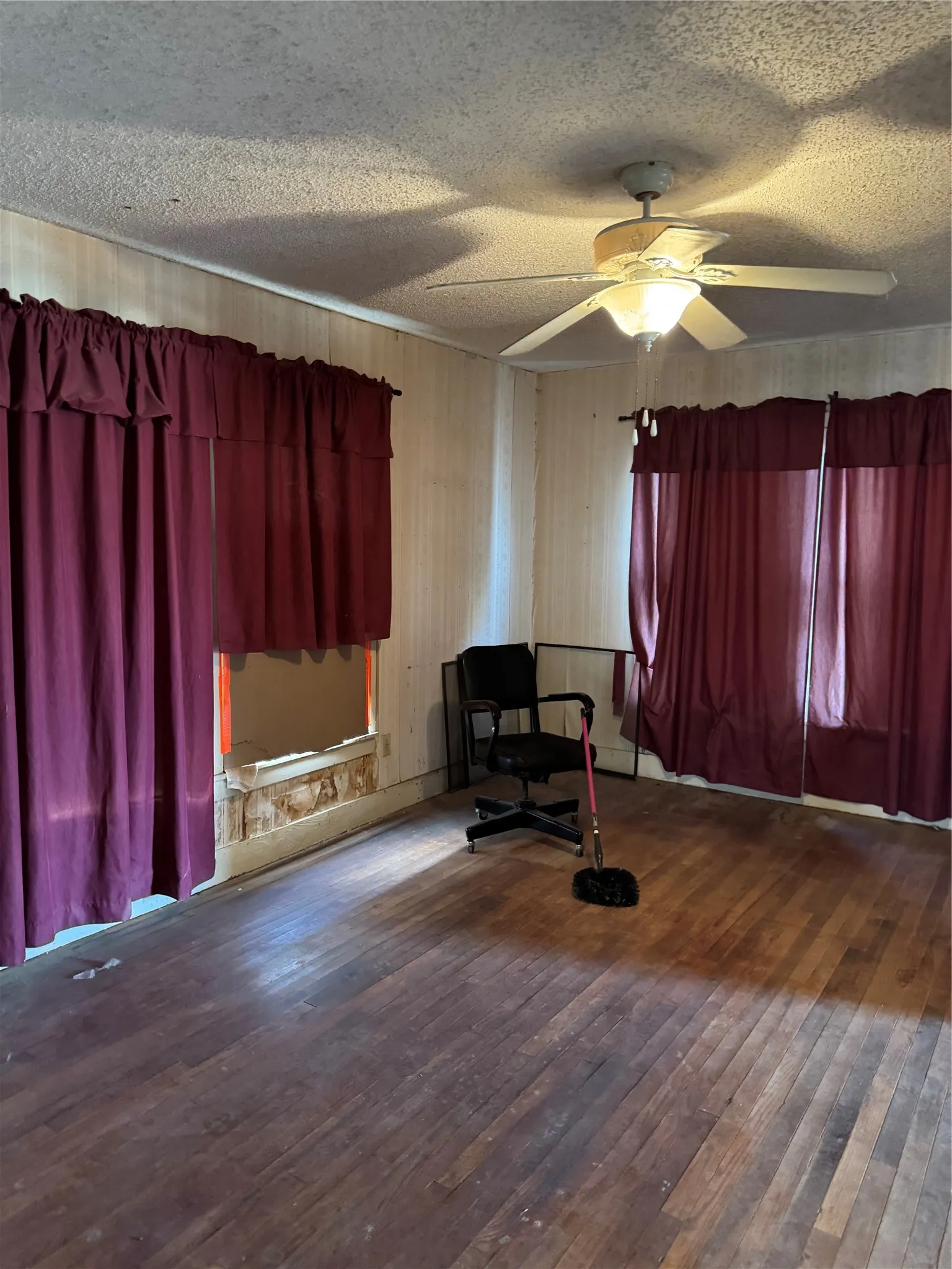 Single Family Residence For Sale in Jones County , 698 E Goeth Street, Lueders, Texas 79533, 3 Bedroom, 1 Bathroom, Garage spaces, 1,711 Sqft, built in 1948, Preowned, mls#21194150, Real Estate Agent in Lueders, Homes For Sale in Jones county, Homes For Sale in Lueders, Realtor in Lueders Texas, Real Estate Brokerage Independent Realty Texas, Luminita Cordes Realtor