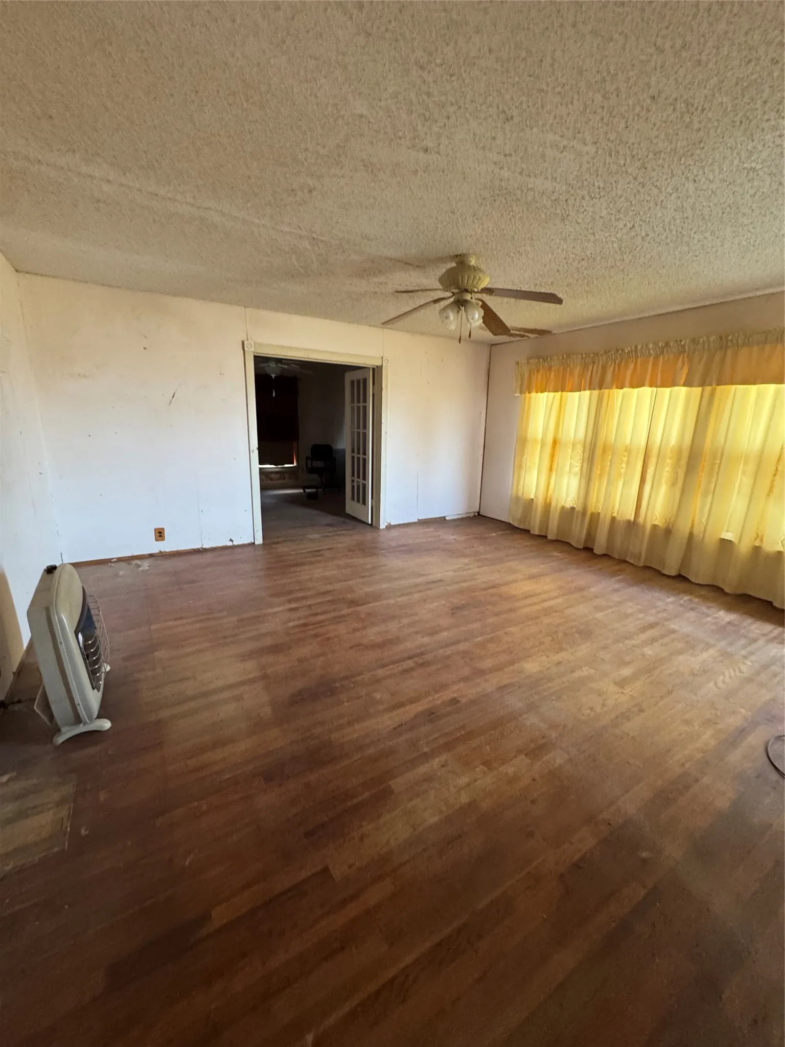 Single Family Residence For Sale in Jones County , 698 E Goeth Street, Lueders, Texas 79533, 3 Bedroom, 1 Bathroom, Garage spaces, 1,711 Sqft, built in 1948, Preowned, mls#21194150, Real Estate Agent in Lueders, Homes For Sale in Jones county, Homes For Sale in Lueders, Realtor in Lueders Texas, Real Estate Brokerage Independent Realty Texas, Luminita Cordes Realtor