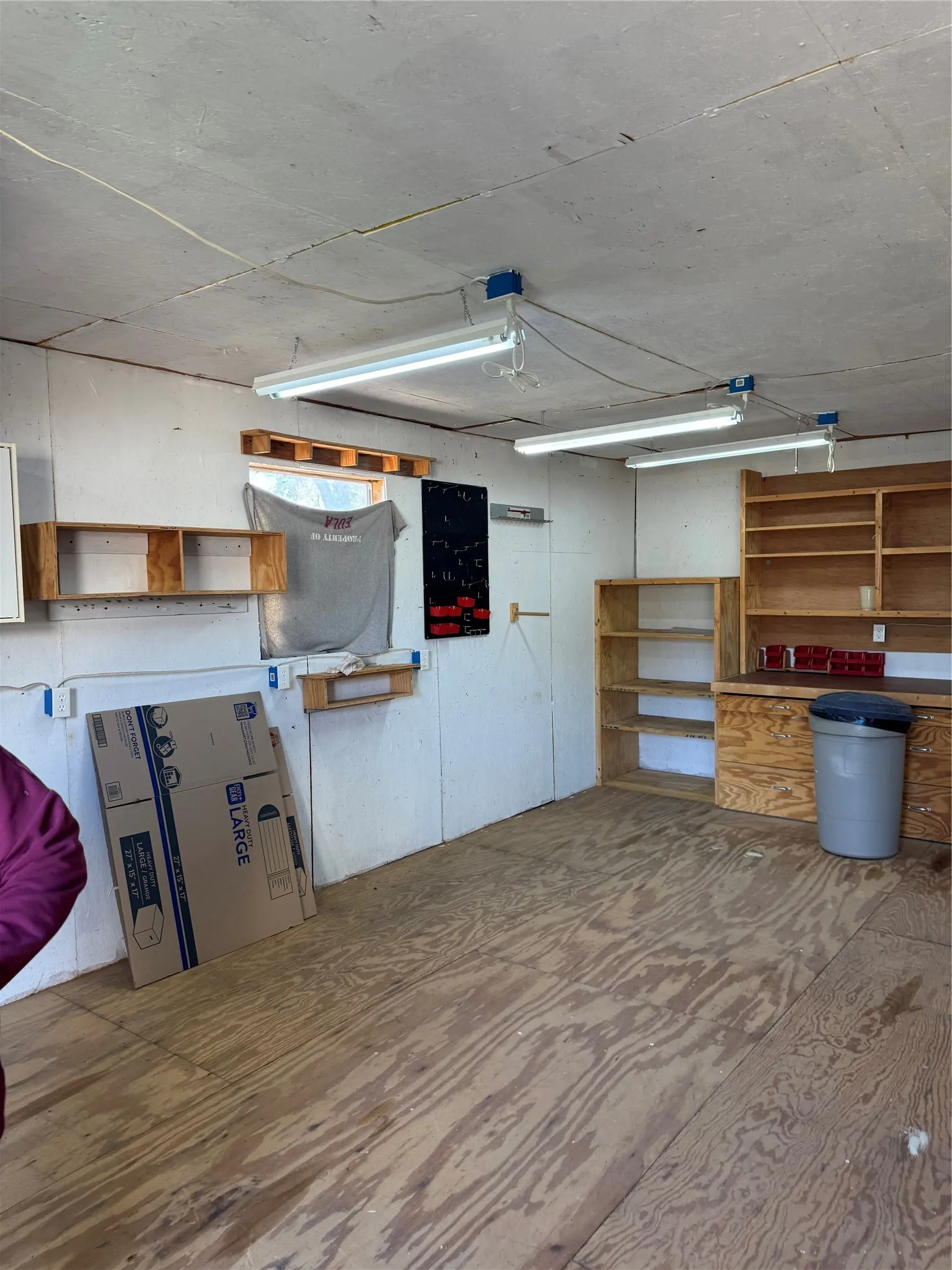 Single Family Residence For Sale in Jones County , 698 E Goeth Street, Lueders, Texas 79533, 3 Bedroom, 1 Bathroom, Garage spaces, 1,711 Sqft, built in 1948, Preowned, mls#21194150, Real Estate Agent in Lueders, Homes For Sale in Jones county, Homes For Sale in Lueders, Realtor in Lueders Texas, Real Estate Brokerage Independent Realty Texas, Luminita Cordes Realtor