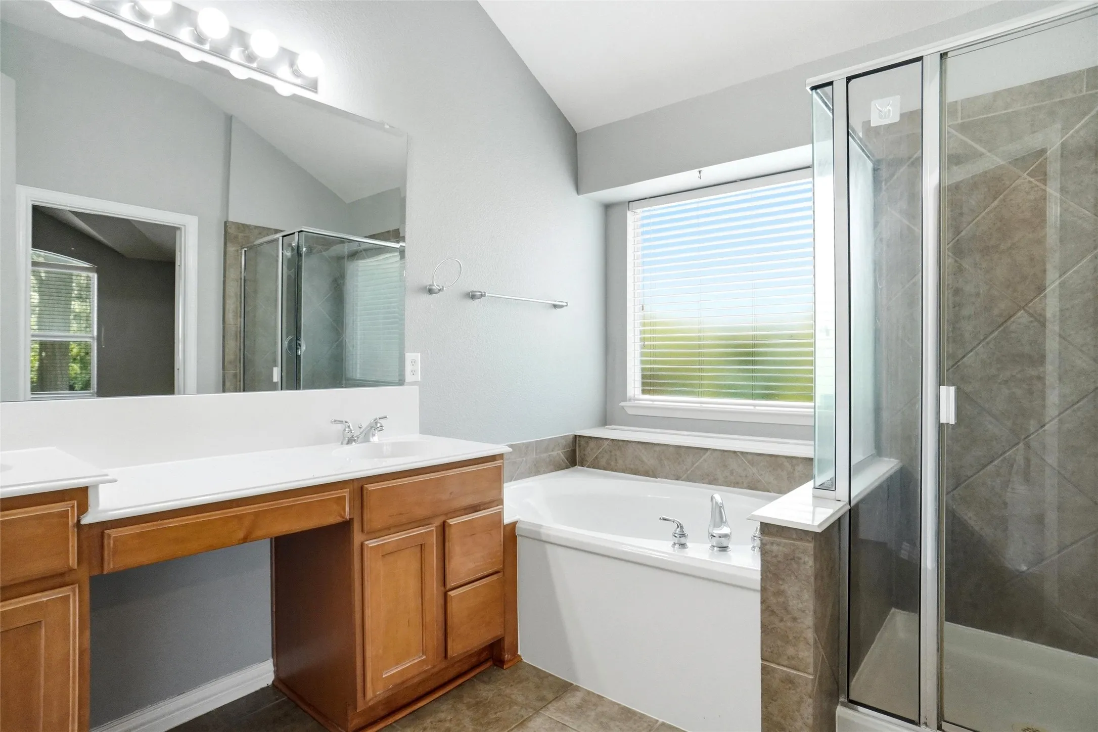 Single Family Residence For Sale in Denton County , 3305 Purdue Drive, Denton, Texas 76210, 4 Bedroom, 2 Bathroom, 2 Garage spaces, 1,942 Sqft, built in 2005, mls#21192408, Real Estate Agent in Denton, Homes For Sale in Denton county, Homes For Sale in Denton, Realtor in Denton Texas, Real Estate Brokerage Independent Realty Texas, Luminita Cordes Realtor