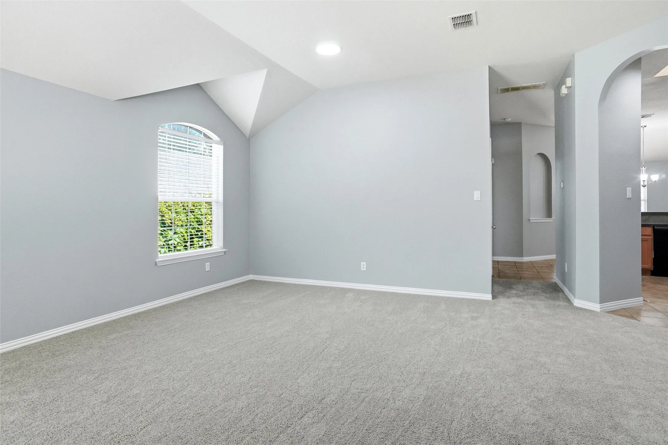 Single Family Residence For Sale in Denton County , 3305 Purdue Drive, Denton, Texas 76210, 4 Bedroom, 2 Bathroom, 2 Garage spaces, 1,942 Sqft, built in 2005, mls#21192408, Real Estate Agent in Denton, Homes For Sale in Denton county, Homes For Sale in Denton, Realtor in Denton Texas, Real Estate Brokerage Independent Realty Texas, Luminita Cordes Realtor