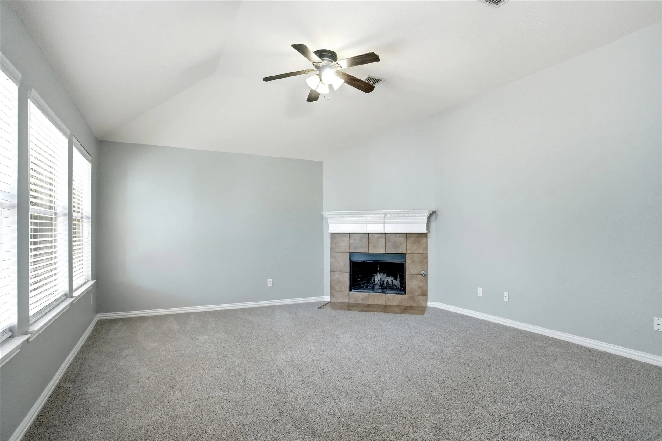 Single Family Residence For Sale in Denton County , 3305 Purdue Drive, Denton, Texas 76210, 4 Bedroom, 2 Bathroom, 2 Garage spaces, 1,942 Sqft, built in 2005, mls#21192408, Real Estate Agent in Denton, Homes For Sale in Denton county, Homes For Sale in Denton, Realtor in Denton Texas, Real Estate Brokerage Independent Realty Texas, Luminita Cordes Realtor
