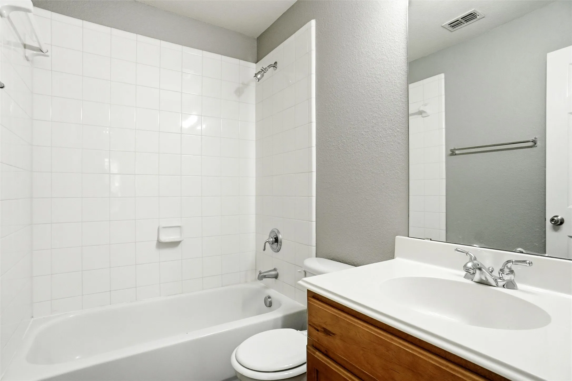 Single Family Residence For Sale in Denton County , 3305 Purdue Drive, Denton, Texas 76210, 4 Bedroom, 2 Bathroom, 2 Garage spaces, 1,942 Sqft, built in 2005, mls#21192408, Real Estate Agent in Denton, Homes For Sale in Denton county, Homes For Sale in Denton, Realtor in Denton Texas, Real Estate Brokerage Independent Realty Texas, Luminita Cordes Realtor