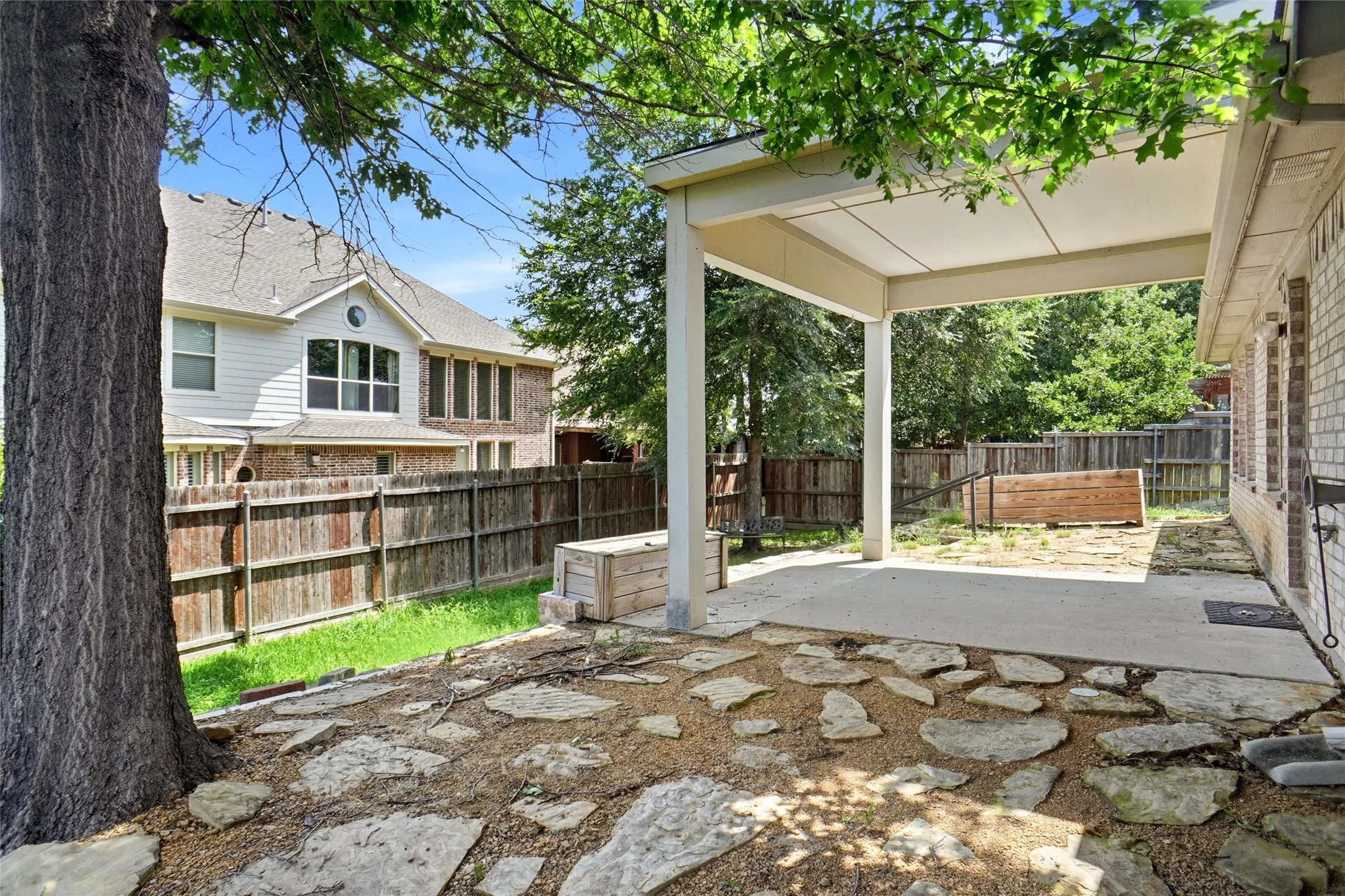 Single Family Residence For Sale in Denton County , 3305 Purdue Drive, Denton, Texas 76210, 4 Bedroom, 2 Bathroom, 2 Garage spaces, 1,942 Sqft, built in 2005, mls#21192408, Real Estate Agent in Denton, Homes For Sale in Denton county, Homes For Sale in Denton, Realtor in Denton Texas, Real Estate Brokerage Independent Realty Texas, Luminita Cordes Realtor