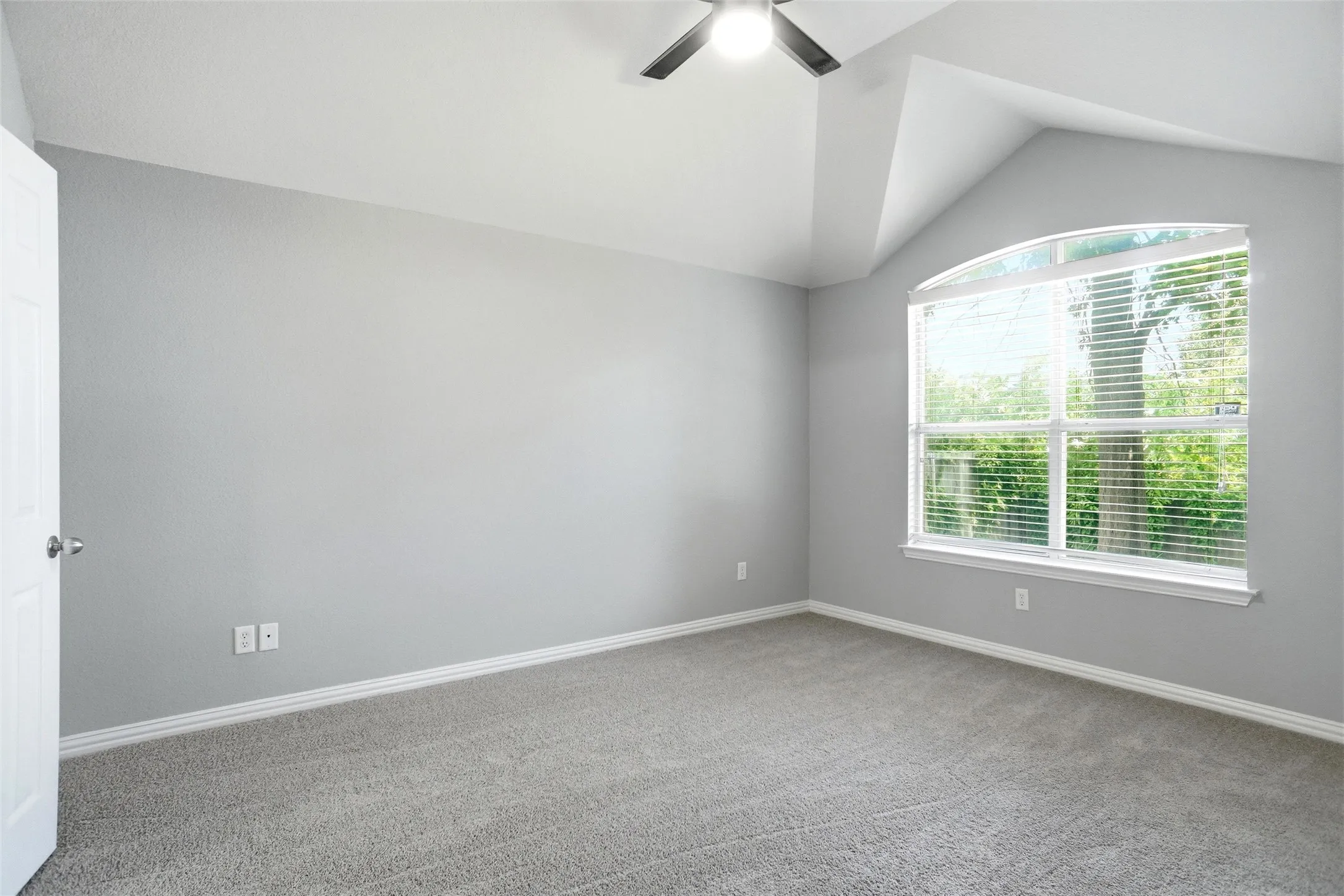 Single Family Residence For Sale in Denton County , 3305 Purdue Drive, Denton, Texas 76210, 4 Bedroom, 2 Bathroom, 2 Garage spaces, 1,942 Sqft, built in 2005, mls#21192408, Real Estate Agent in Denton, Homes For Sale in Denton county, Homes For Sale in Denton, Realtor in Denton Texas, Real Estate Brokerage Independent Realty Texas, Luminita Cordes Realtor