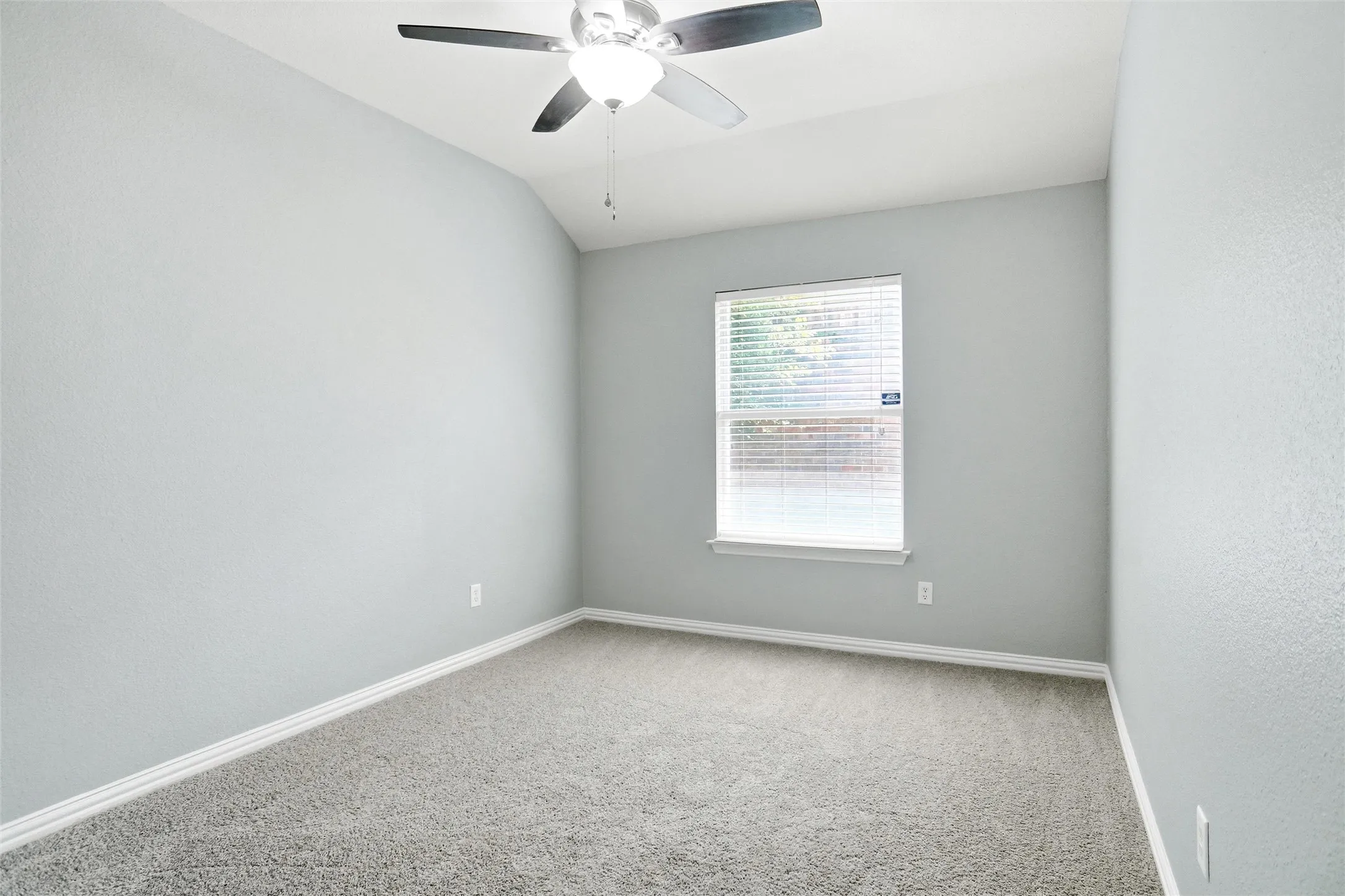 Single Family Residence For Sale in Denton County , 3305 Purdue Drive, Denton, Texas 76210, 4 Bedroom, 2 Bathroom, 2 Garage spaces, 1,942 Sqft, built in 2005, mls#21192408, Real Estate Agent in Denton, Homes For Sale in Denton county, Homes For Sale in Denton, Realtor in Denton Texas, Real Estate Brokerage Independent Realty Texas, Luminita Cordes Realtor