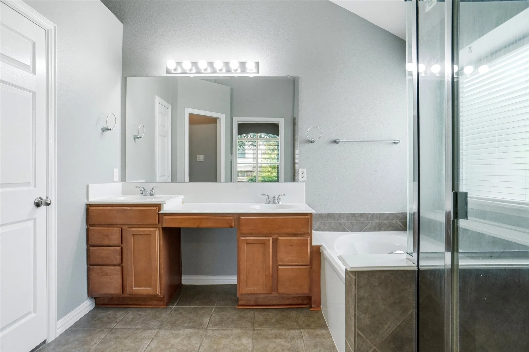Single Family Residence For Sale in Denton County , 3305 Purdue Drive, Denton, Texas 76210, 4 Bedroom, 2 Bathroom, 2 Garage spaces, 1,942 Sqft, built in 2005, mls#21192408, Real Estate Agent in Denton, Homes For Sale in Denton county, Homes For Sale in Denton, Realtor in Denton Texas, Real Estate Brokerage Independent Realty Texas, Luminita Cordes Realtor