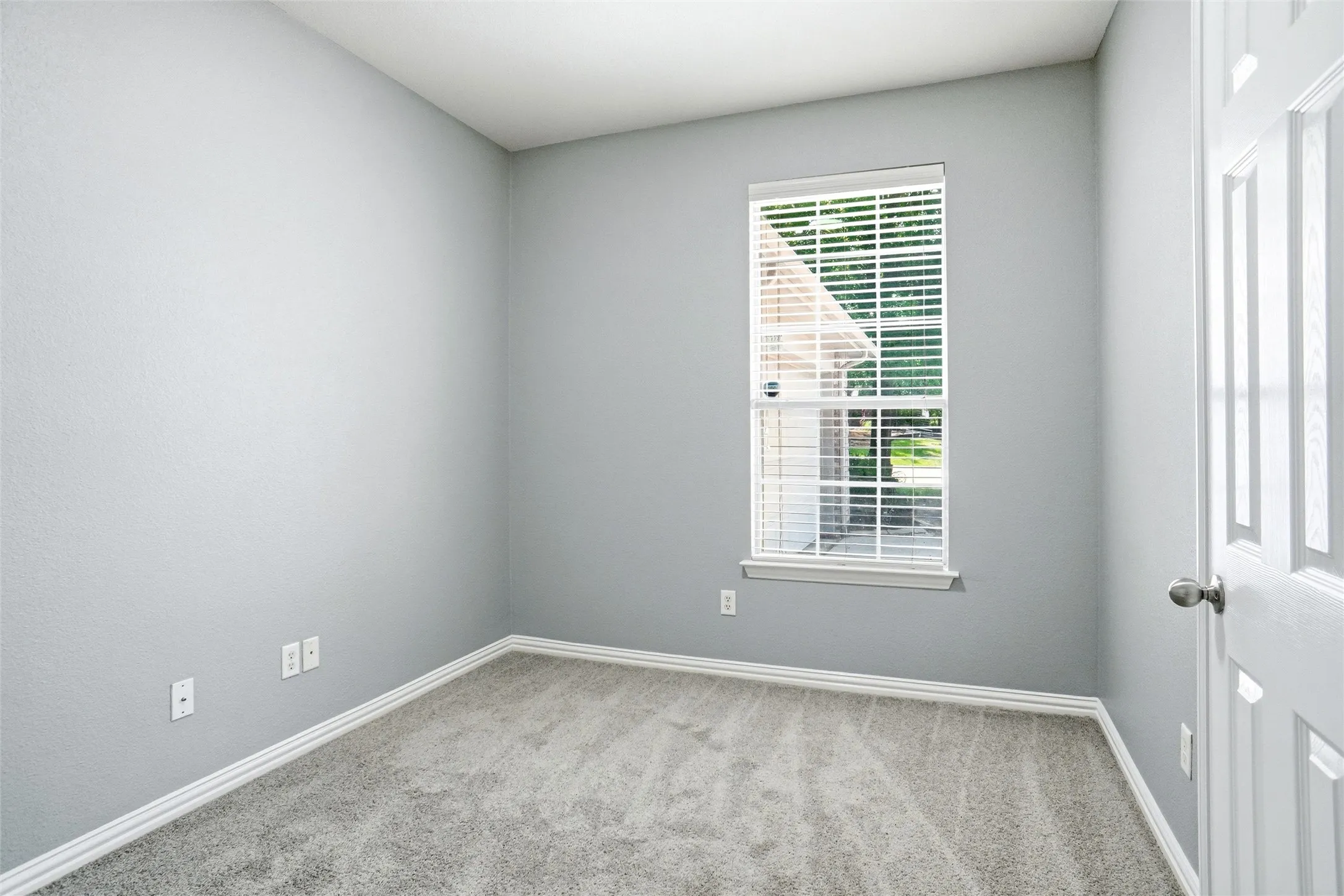 Single Family Residence For Sale in Denton County , 3305 Purdue Drive, Denton, Texas 76210, 4 Bedroom, 2 Bathroom, 2 Garage spaces, 1,942 Sqft, built in 2005, mls#21192408, Real Estate Agent in Denton, Homes For Sale in Denton county, Homes For Sale in Denton, Realtor in Denton Texas, Real Estate Brokerage Independent Realty Texas, Luminita Cordes Realtor