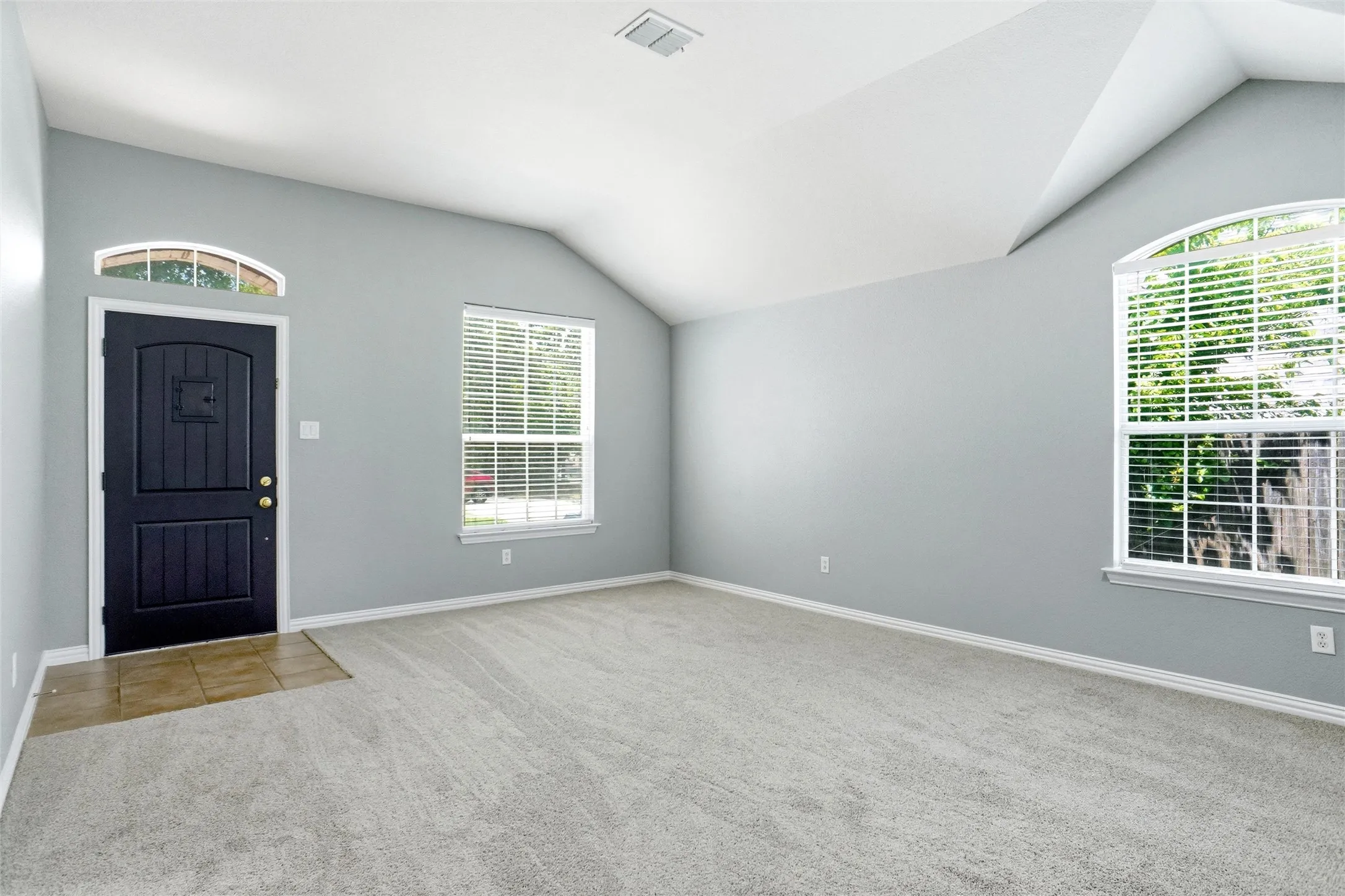 Single Family Residence For Sale in Denton County , 3305 Purdue Drive, Denton, Texas 76210, 4 Bedroom, 2 Bathroom, 2 Garage spaces, 1,942 Sqft, built in 2005, mls#21192408, Real Estate Agent in Denton, Homes For Sale in Denton county, Homes For Sale in Denton, Realtor in Denton Texas, Real Estate Brokerage Independent Realty Texas, Luminita Cordes Realtor