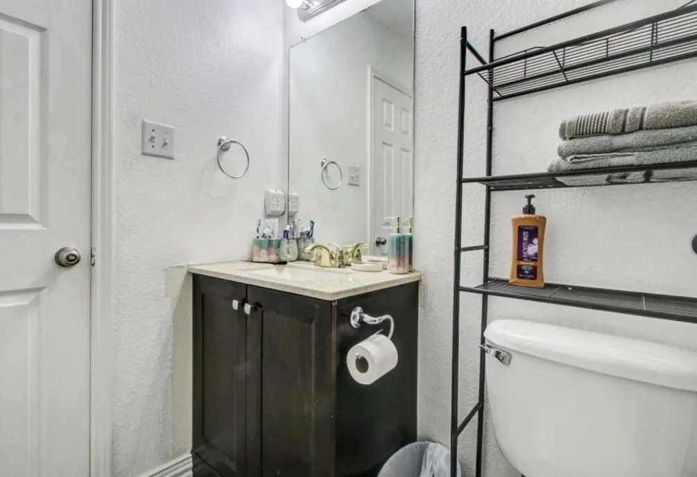 Single Family Residence For Sale in Dallas County , 1333 Falcon Drive, Dallas, Texas 75051, 10 Bedroom, 7 Bathroom, 2 Garage spaces, 3,723 Sqft, built in 2008, Price $635,000, mls#21194123, Real Estate Agent in Dallas, Homes For Sale in Dallas county, Homes For Sale in Dallas, Realtor in Dallas Texas, Real Estate Brokerage Independent Realty Texas, Luminita Cordes Realtor