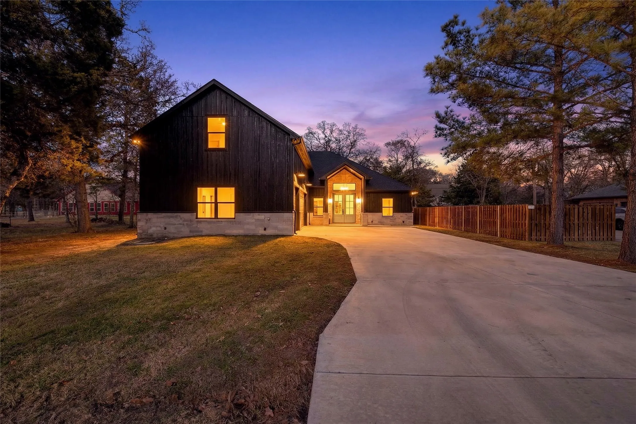 Single Family Residence For Sale in Henderson County , 114 Castlewood Road, Enchanted Oaks, Texas 75156, 4 Bedroom, 4 Bathroom, 3 Garage spaces, 2,900 Sqft, built in 2024, New Construction - Complete, mls#21192010, Real Estate Agent in Enchanted Oaks, Homes For Sale in Henderson county, Homes For Sale in Enchanted Oaks, Realtor in Enchanted Oaks Texas, Real Estate Brokerage Independent Realty Texas, Luminita Cordes Realtor