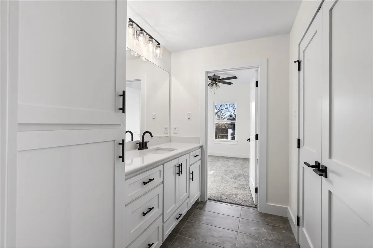 Single Family Residence For Sale in Henderson County , 114 Castlewood Road, Enchanted Oaks, Texas 75156, 4 Bedroom, 4 Bathroom, 3 Garage spaces, 2,900 Sqft, built in 2024, New Construction - Complete, mls#21192010, Real Estate Agent in Enchanted Oaks, Homes For Sale in Henderson county, Homes For Sale in Enchanted Oaks, Realtor in Enchanted Oaks Texas, Real Estate Brokerage Independent Realty Texas, Luminita Cordes Realtor