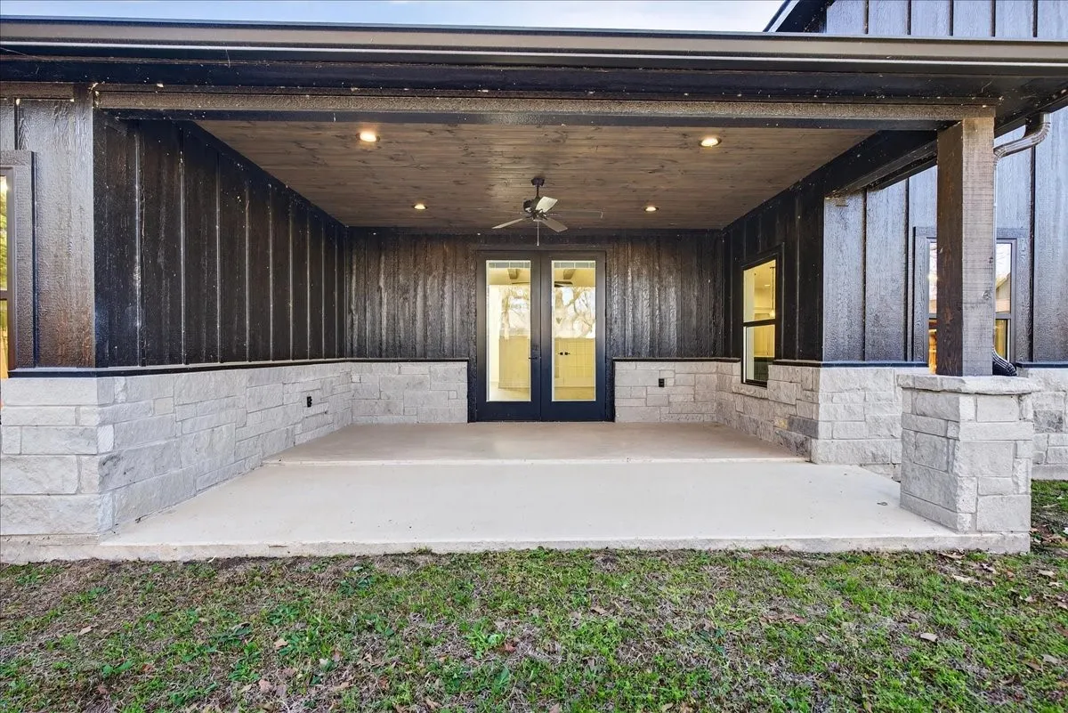 Single Family Residence For Sale in Henderson County , 114 Castlewood Road, Enchanted Oaks, Texas 75156, 4 Bedroom, 4 Bathroom, 3 Garage spaces, 2,900 Sqft, built in 2024, New Construction - Complete, mls#21192010, Real Estate Agent in Enchanted Oaks, Homes For Sale in Henderson county, Homes For Sale in Enchanted Oaks, Realtor in Enchanted Oaks Texas, Real Estate Brokerage Independent Realty Texas, Luminita Cordes Realtor