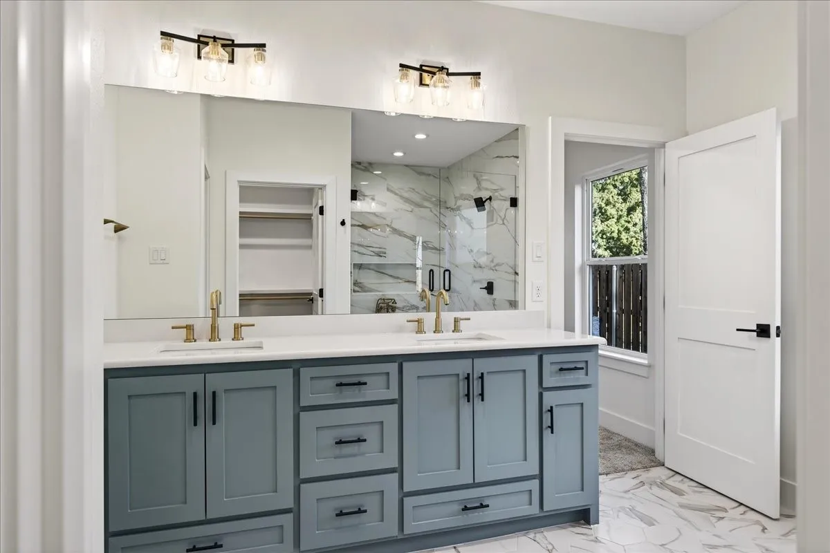 Single Family Residence For Sale in Henderson County , 114 Castlewood Road, Enchanted Oaks, Texas 75156, 4 Bedroom, 4 Bathroom, 3 Garage spaces, 2,900 Sqft, built in 2024, New Construction - Complete, mls#21192010, Real Estate Agent in Enchanted Oaks, Homes For Sale in Henderson county, Homes For Sale in Enchanted Oaks, Realtor in Enchanted Oaks Texas, Real Estate Brokerage Independent Realty Texas, Luminita Cordes Realtor