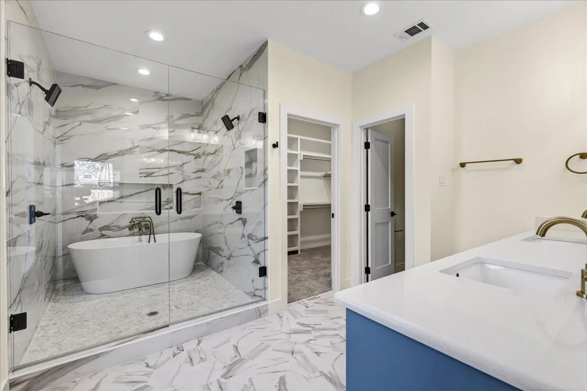 Single Family Residence For Sale in Henderson County , 114 Castlewood Road, Enchanted Oaks, Texas 75156, 4 Bedroom, 4 Bathroom, 3 Garage spaces, 2,900 Sqft, built in 2024, New Construction - Complete, mls#21192010, Real Estate Agent in Enchanted Oaks, Homes For Sale in Henderson county, Homes For Sale in Enchanted Oaks, Realtor in Enchanted Oaks Texas, Real Estate Brokerage Independent Realty Texas, Luminita Cordes Realtor