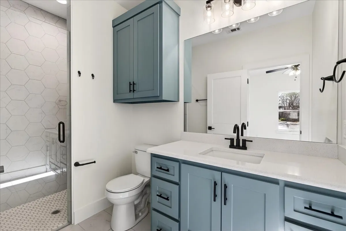 Single Family Residence For Sale in Henderson County , 114 Castlewood Road, Enchanted Oaks, Texas 75156, 4 Bedroom, 4 Bathroom, 3 Garage spaces, 2,900 Sqft, built in 2024, New Construction - Complete, mls#21192010, Real Estate Agent in Enchanted Oaks, Homes For Sale in Henderson county, Homes For Sale in Enchanted Oaks, Realtor in Enchanted Oaks Texas, Real Estate Brokerage Independent Realty Texas, Luminita Cordes Realtor