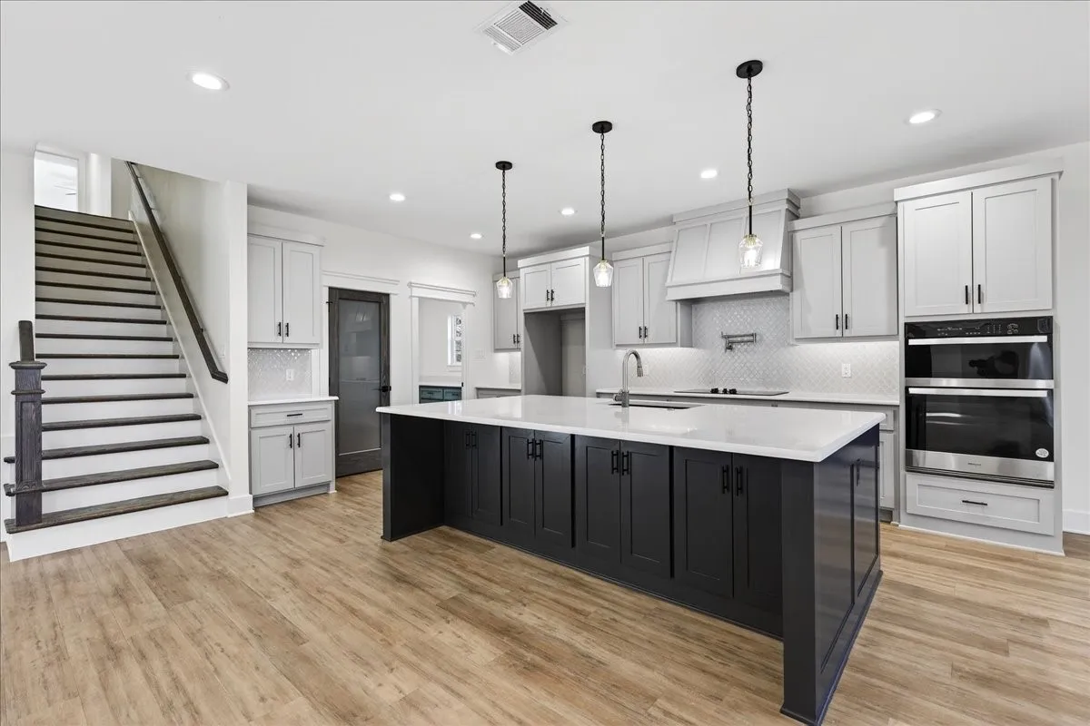 Single Family Residence For Sale in Henderson County , 114 Castlewood Road, Enchanted Oaks, Texas 75156, 4 Bedroom, 4 Bathroom, 3 Garage spaces, 2,900 Sqft, built in 2024, New Construction - Complete, mls#21192010, Real Estate Agent in Enchanted Oaks, Homes For Sale in Henderson county, Homes For Sale in Enchanted Oaks, Realtor in Enchanted Oaks Texas, Real Estate Brokerage Independent Realty Texas, Luminita Cordes Realtor