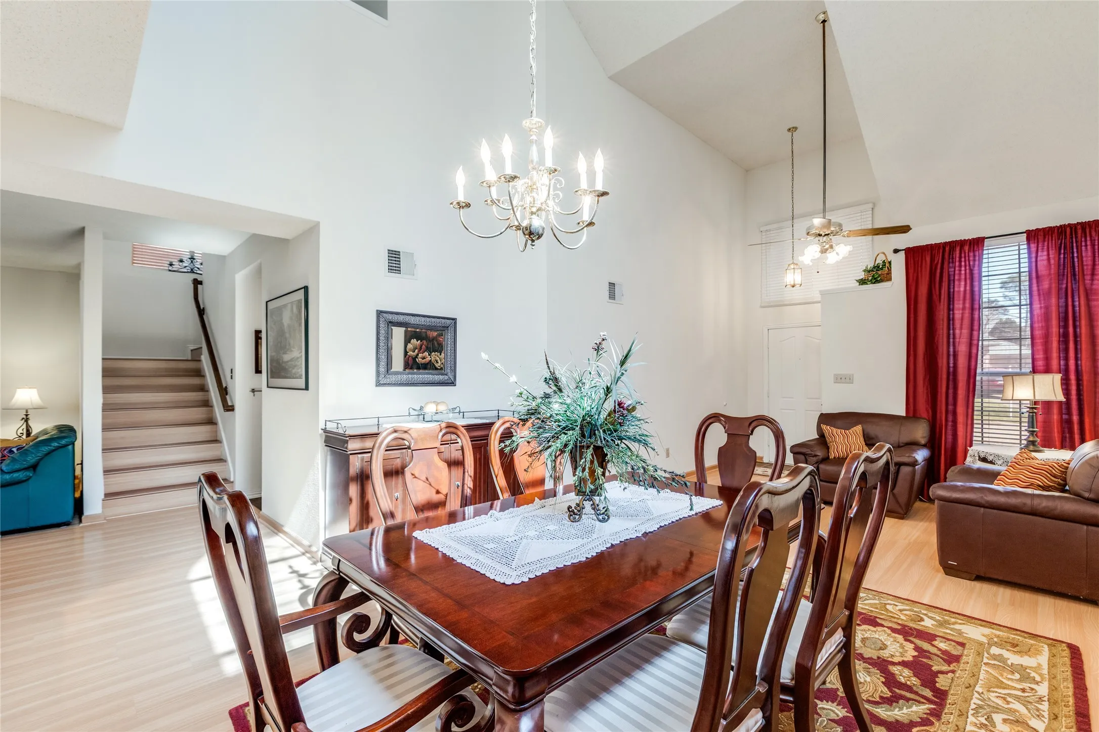 Single Family Residence For Sale in Collin County , 6841 Douglas Creek, Plano, Texas 75023, 3 Bedroom, 3 Bathroom, 2 Garage spaces, 2,068 Sqft, built in 1990, mls#21193885, Real Estate Agent in Plano, Homes For Sale in Collin county, Homes For Sale in Plano, Realtor in Plano Texas, Real Estate Brokerage Independent Realty Texas, Luminita Cordes Realtor