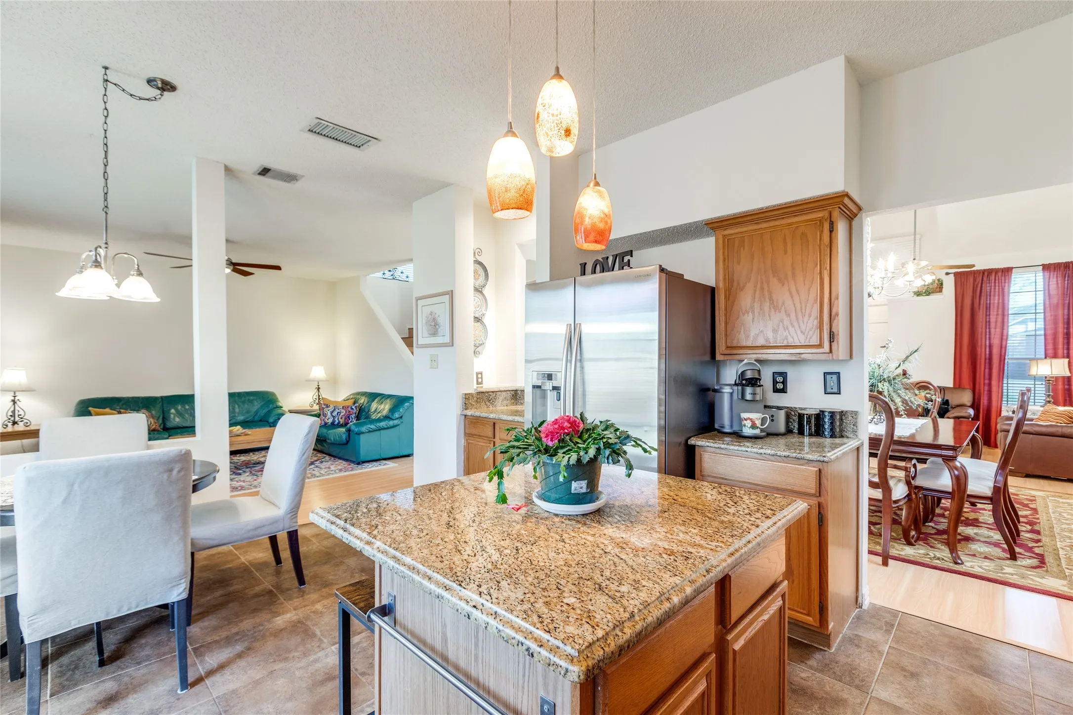 Single Family Residence For Sale in Collin County , 6841 Douglas Creek, Plano, Texas 75023, 3 Bedroom, 3 Bathroom, 2 Garage spaces, 2,068 Sqft, built in 1990, mls#21193885, Real Estate Agent in Plano, Homes For Sale in Collin county, Homes For Sale in Plano, Realtor in Plano Texas, Real Estate Brokerage Independent Realty Texas, Luminita Cordes Realtor