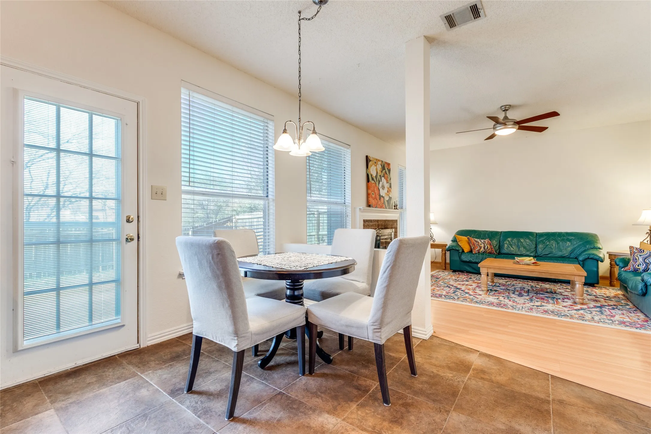 Single Family Residence For Sale in Collin County , 6841 Douglas Creek, Plano, Texas 75023, 3 Bedroom, 3 Bathroom, 2 Garage spaces, 2,068 Sqft, built in 1990, mls#21193885, Real Estate Agent in Plano, Homes For Sale in Collin county, Homes For Sale in Plano, Realtor in Plano Texas, Real Estate Brokerage Independent Realty Texas, Luminita Cordes Realtor