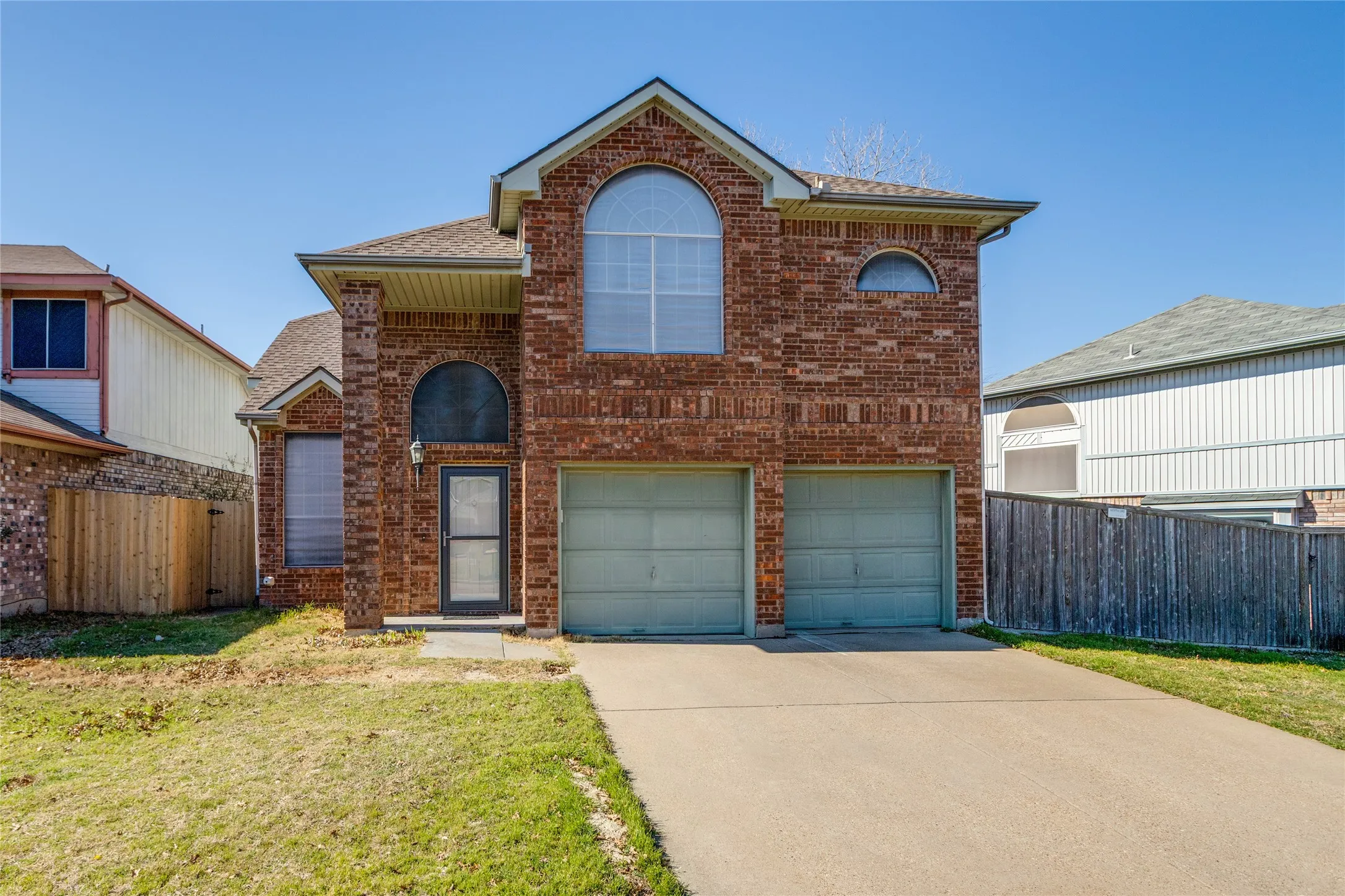 Single Family Residence For Sale in Collin County , 6841 Douglas Creek, Plano, Texas 75023, 3 Bedroom, 3 Bathroom, 2 Garage spaces, 2,068 Sqft, built in 1990, mls#21193885, Real Estate Agent in Plano, Homes For Sale in Collin county, Homes For Sale in Plano, Realtor in Plano Texas, Real Estate Brokerage Independent Realty Texas, Luminita Cordes Realtor