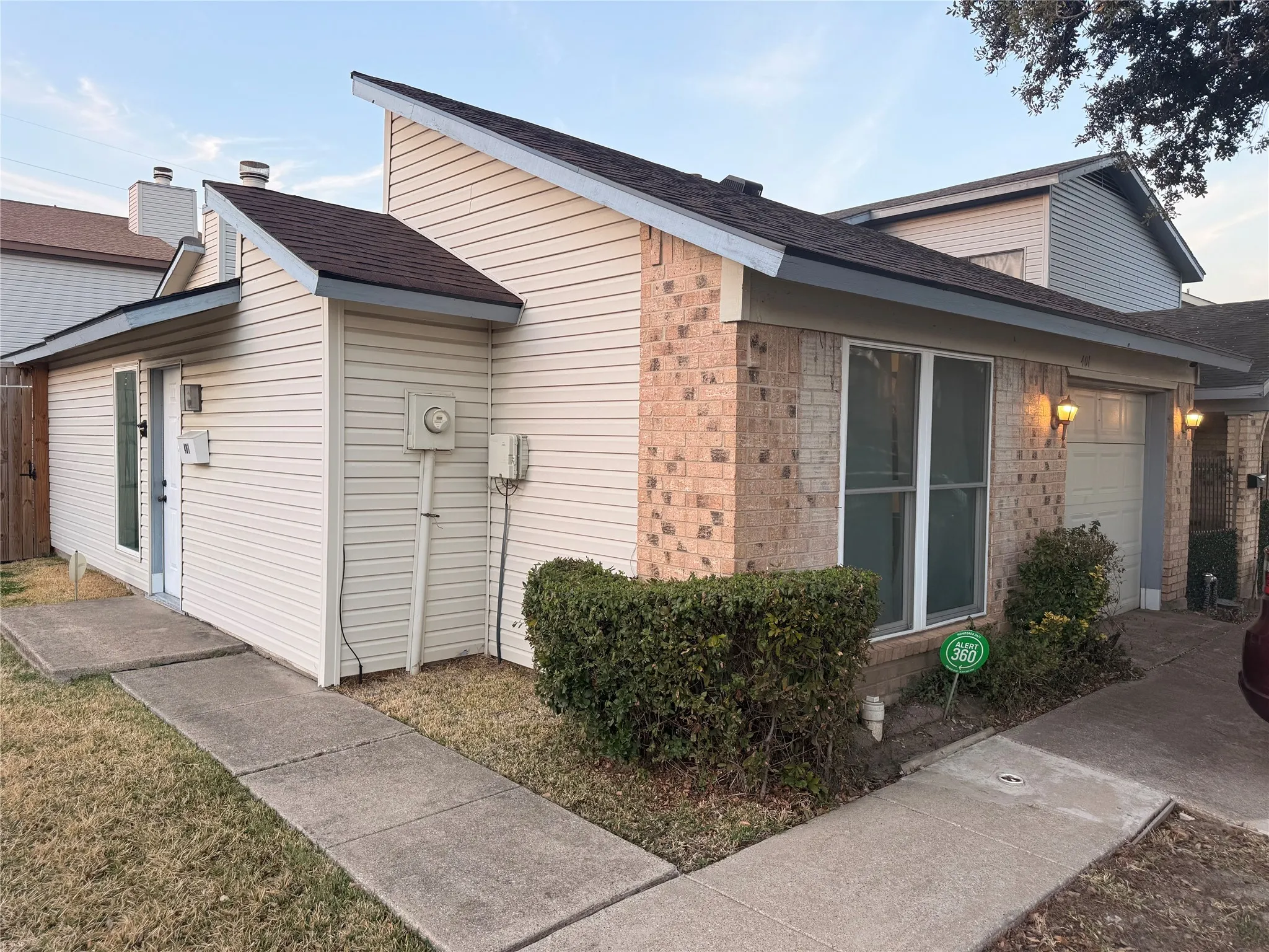 Townhouse For Sale in Dallas County , 401 San Maria Drive, Garland, Texas 75043, 2 Bedrooms, 2 Bathrooms, 1 Garage spaces, 1,047 Sqft, built in 1980, Price $180,000, mls#21194289, Real Estate Agent in Garland, Homes For Sale in Dallas county, Homes For Sale in Garland, Realtor in Garland Texas, Real Estate Brokerage Independent Realty Texas, Luminita Cordes Realtor