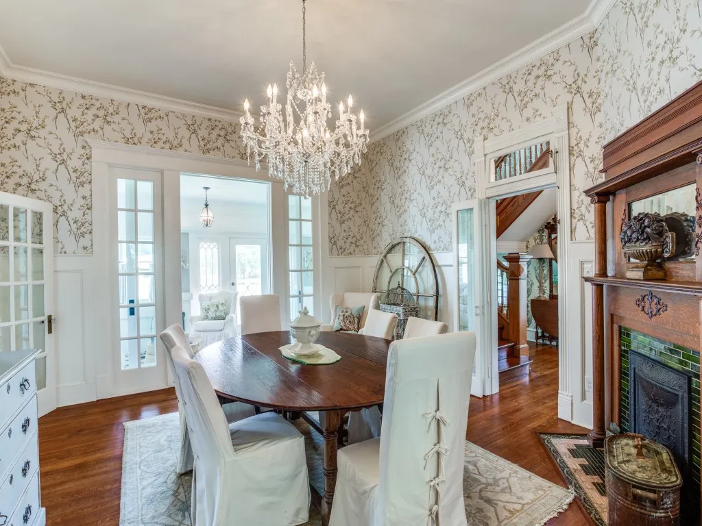 Formal dining room
