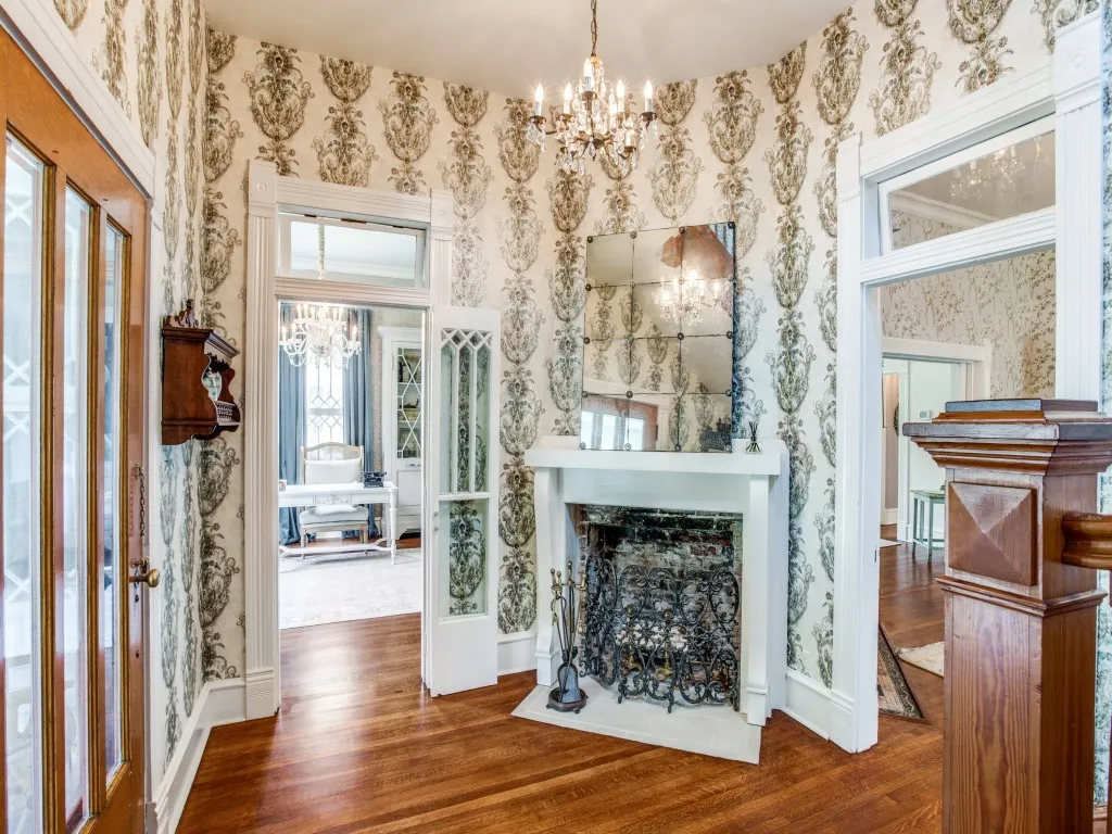 Single Family Residence For Sale in Johnson County , 302 Featherston Street, Cleburne, Texas 76033, 5 Bedroom, 4 Bathroom, 2 Garage spaces, 3,745 Sqft, built in 1900, Preowned, mls#21194304, Real Estate Agent in Cleburne, Homes For Sale in Johnson county, Homes For Sale in Cleburne, Realtor in Cleburne Texas, Real Estate Brokerage Independent Realty Texas, Luminita Cordes Realtor