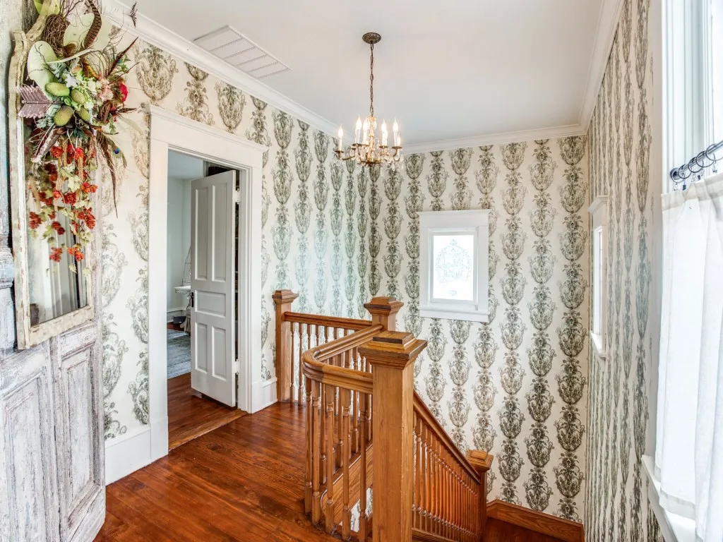 Staircase landing