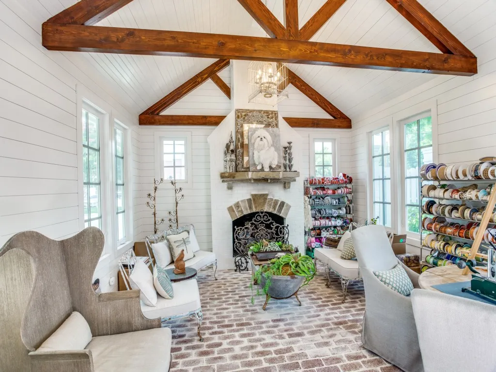 Outdoor bonus room/studio