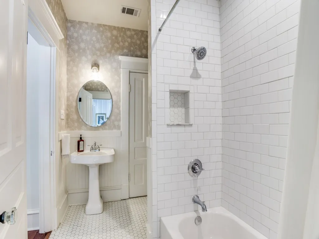 Full bathroom